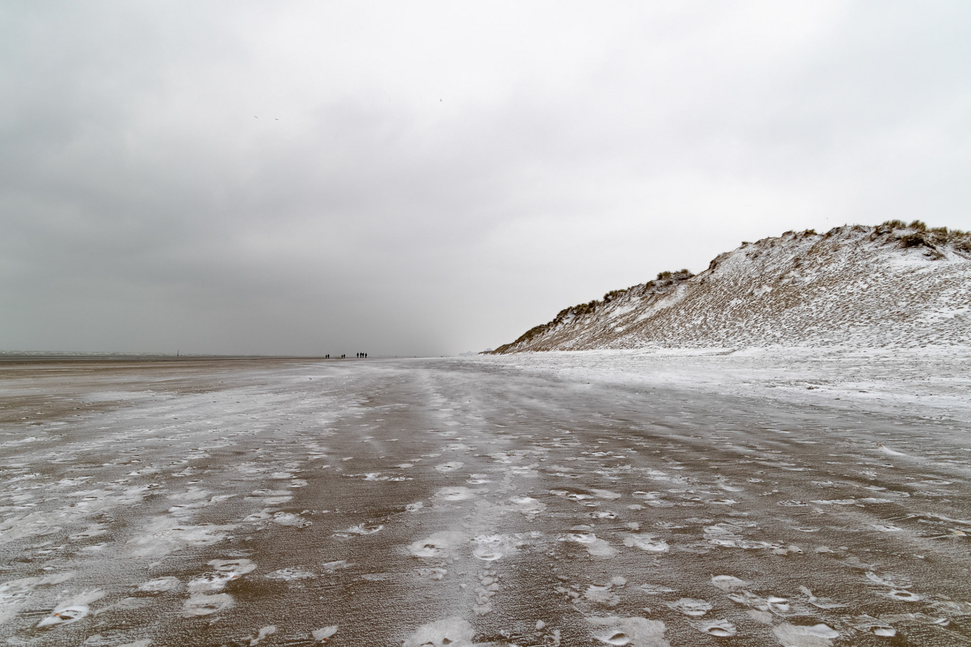 Ijzig strand te Oostduinkerke