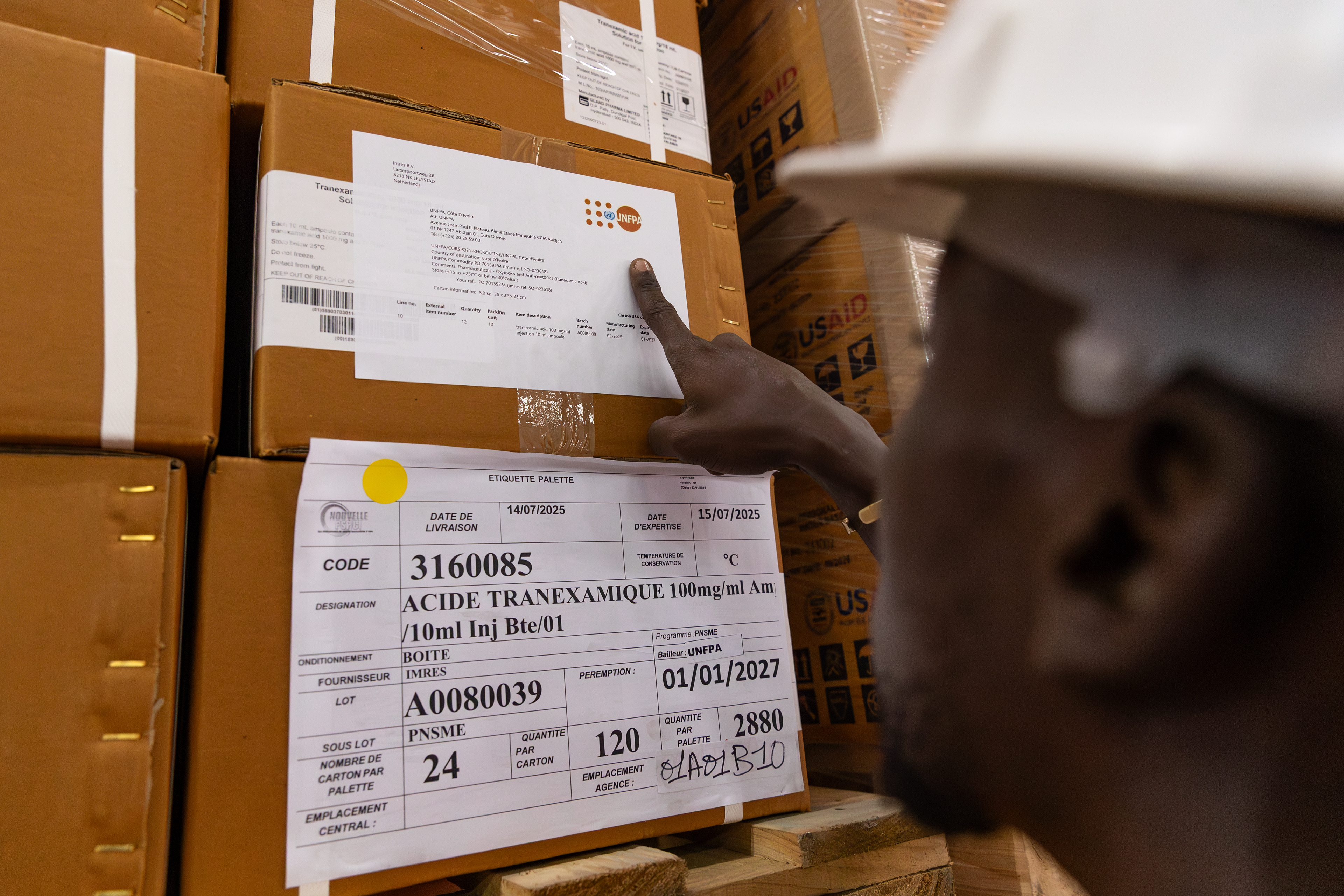 On 8 September 2025 in Abidjan, ahead of the official visit of UNFPA’s Executive Director, photos were taken at the warehouse of the Nouvelle Pharmacie de la Santé Publique (NPSP). The NPSP, supported by UNFPA, plays a crucial role in ensuring the geographic availability and financial accessibility of quality medicines across Côte d’Ivoire’s public and semi-public health facilities. The warehouse serves as a central hub for the storage and distribution of essential health commodities nationwide.