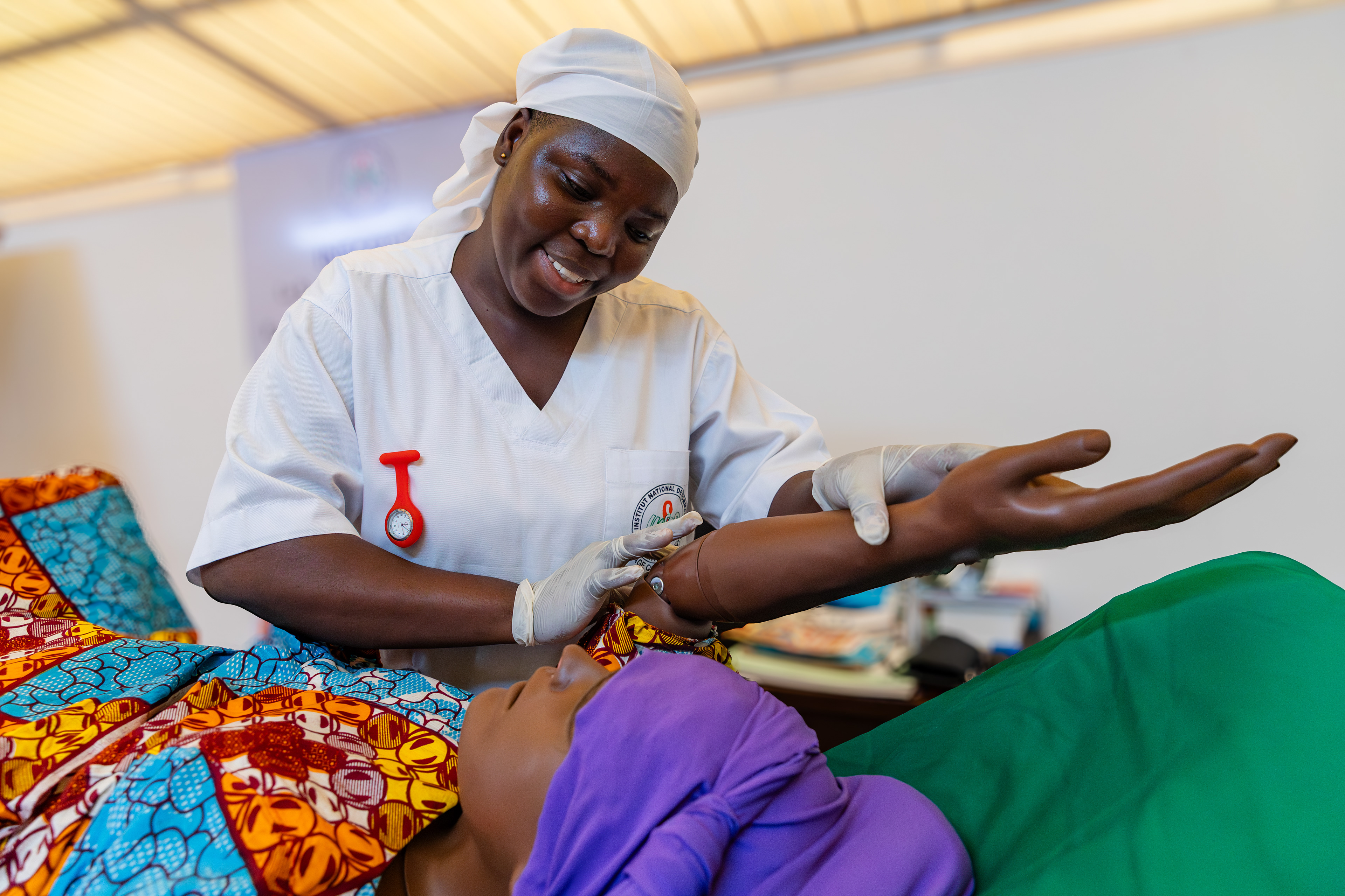 On 9 September 2025 in Abidjan, Assi Ange, 29, a third-year midwifery student at the Institut National de Formation des Agents de Santé (INFAS), takes part in a simulated prenatal consultation. Her exercise focused on checking maternal health and monitoring the baby’s development during pregnancy.