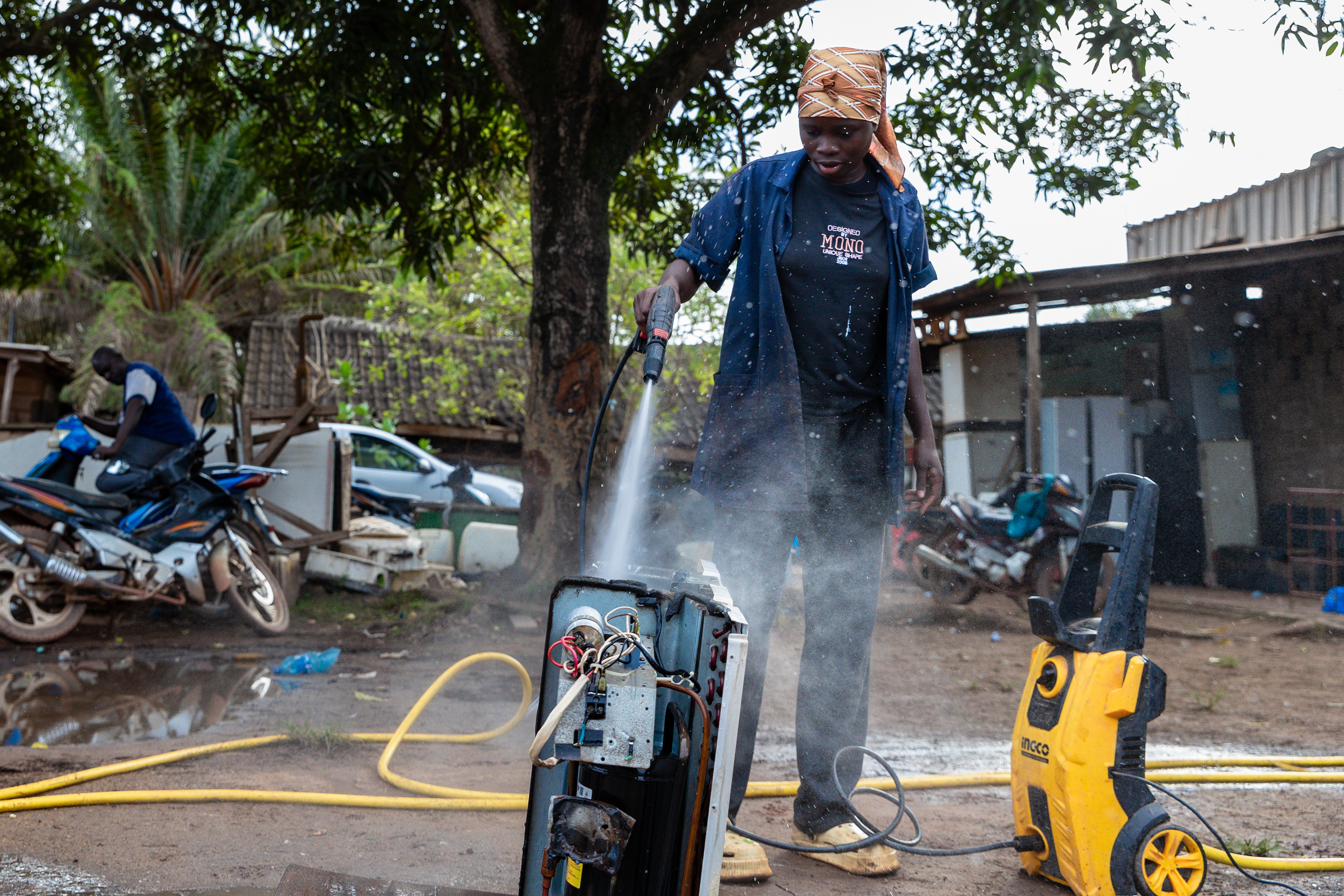 During her visit to San Pedro, South-West Côte d’Ivoire, on 14th October 2024, UNICEF Ambassador Murielle Ahouré Demps meets 17-year-old Élodie, who is cleaning an air conditioning unit with a pressure washer as part of her cold chain training.Captured by Miléquêm Diarassouba, Photojournalist West Africa.