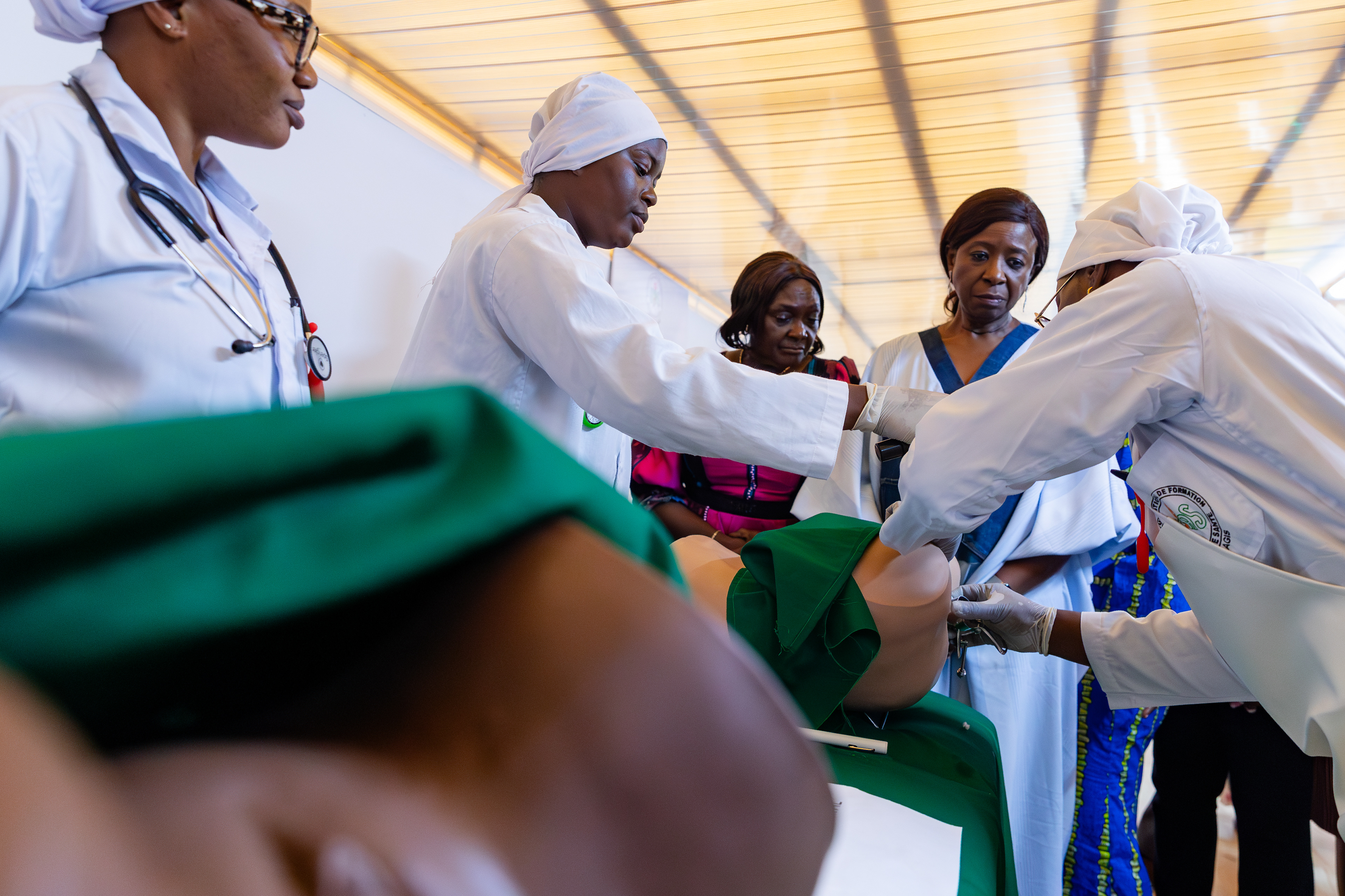 On 9 September 2025 in Abidjan, UNFPA Executive Director, Dr. Diene Keita, visited the Institut National de Formation des Agents de Santé (INFAS). During her tour, she interacted with students in midwifery and other health disciplines, observing their training and commitment to strengthening maternal and reproductive health care in Côte d’Ivoire.