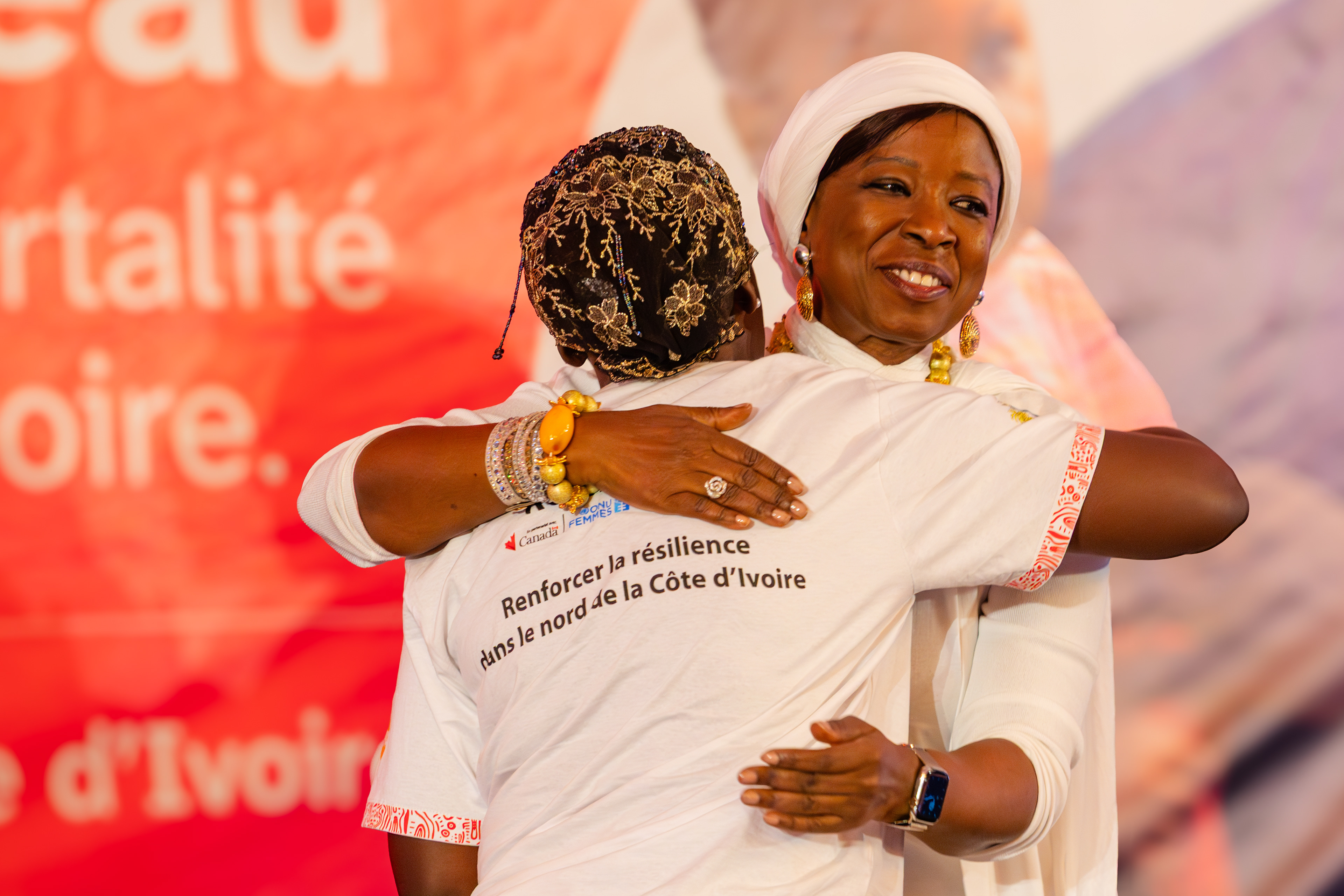 UNFPA Executive Director, Dr. Diene Keita, embraces midwife Mariam Camara Coulibaly during the high-level dialogue held on 11 September 2025 in Abidjan. The gesture underlined UNFPA’s recognition of the essential role midwives play in humanitarian settings and in advancing maternal and newborn health.