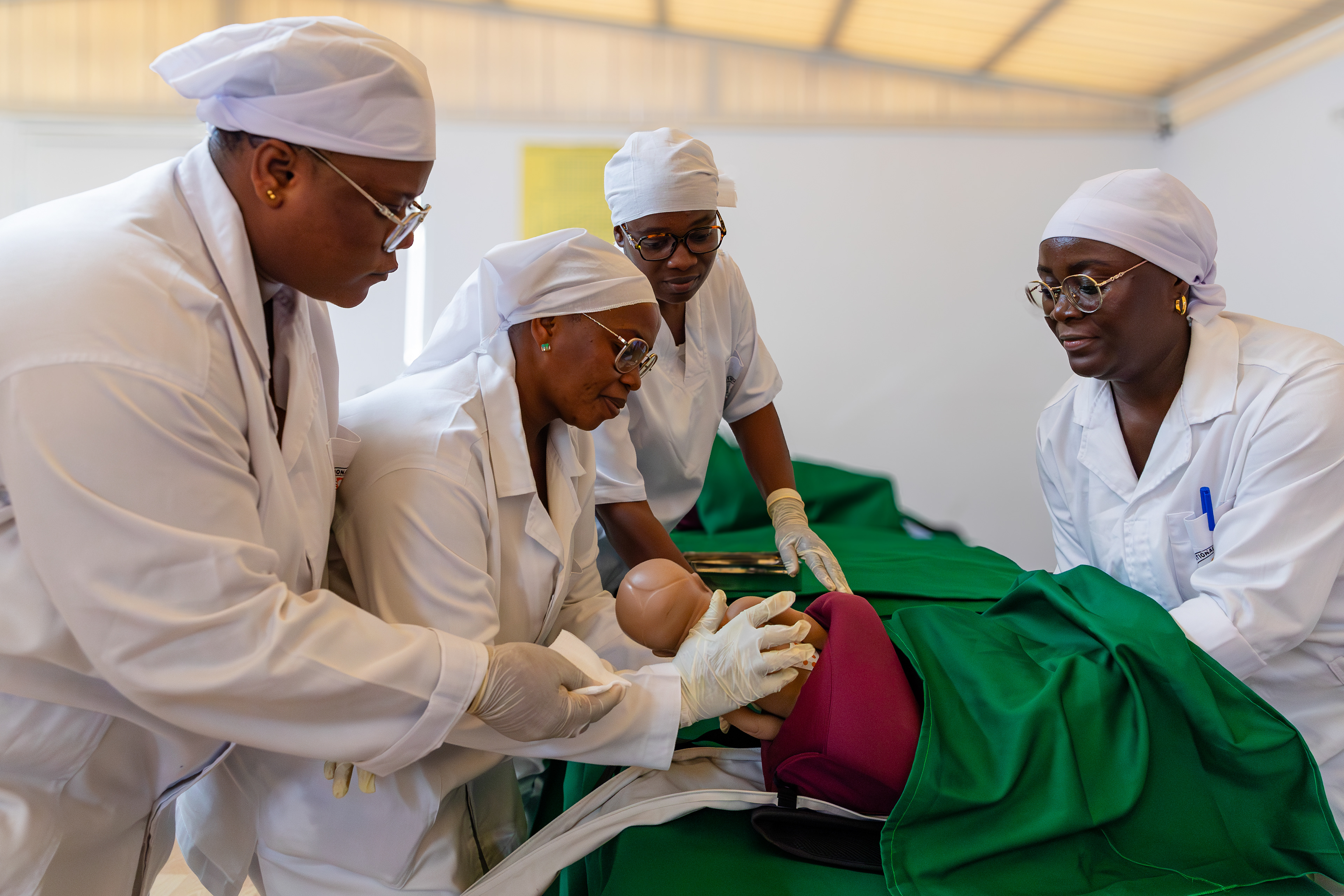 From left to right: Raymonde, Philomène, Ange-Carole, and Corine, midwifery students at the Institut National de Formation des Agents de Santé (INFAS), take part in a simulation exercise on 9 September 2025 in Abidjan. In this training session, they assisted a simulated birth, guiding the process of delivery and supporting the mother during labor as part of their preparation for real-life maternity care.