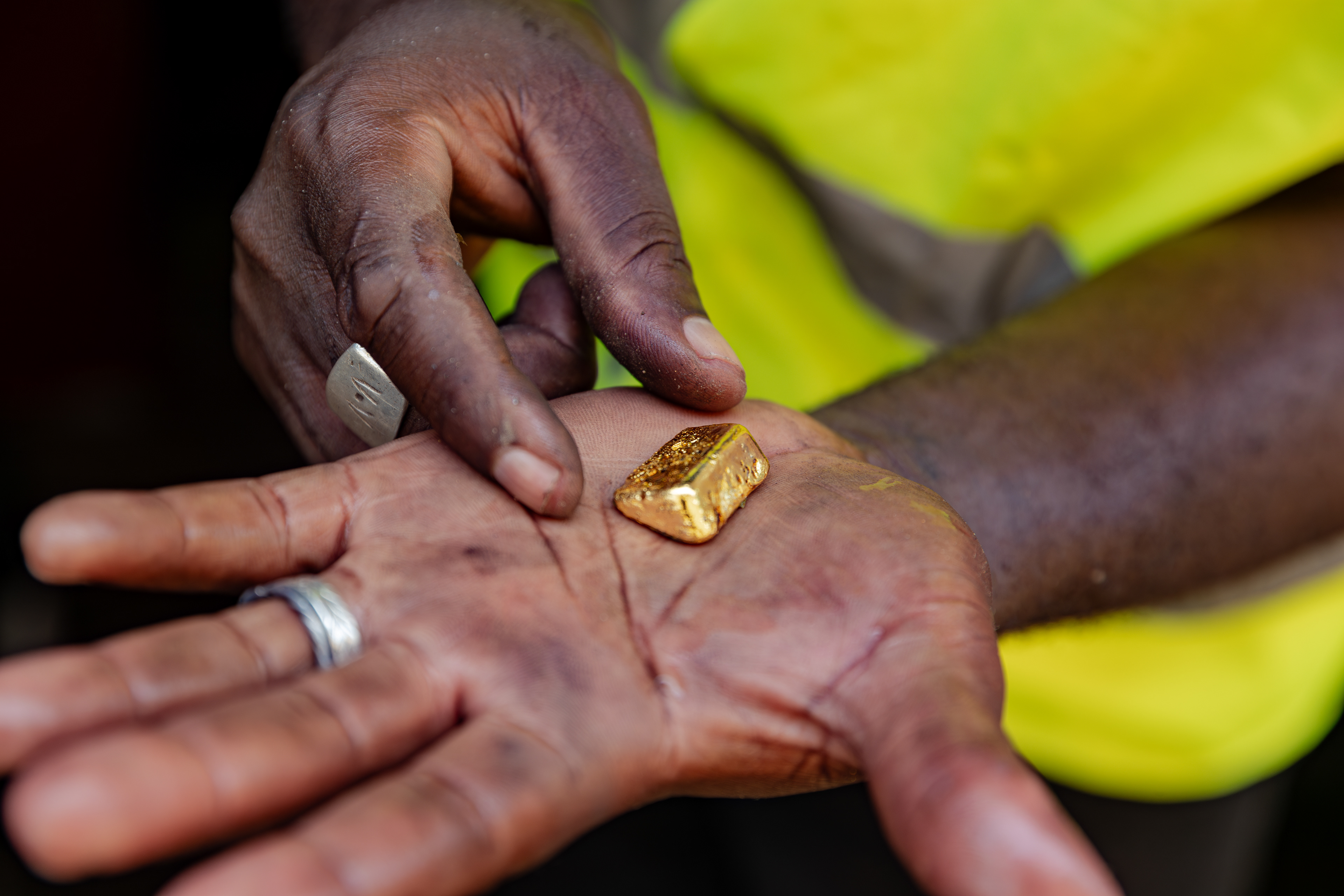 Artisanal gold bar held by a miner during gold processing activities in Dabakala, Côte d’Ivoire. Photo by Miléquêm Diarassouba.
