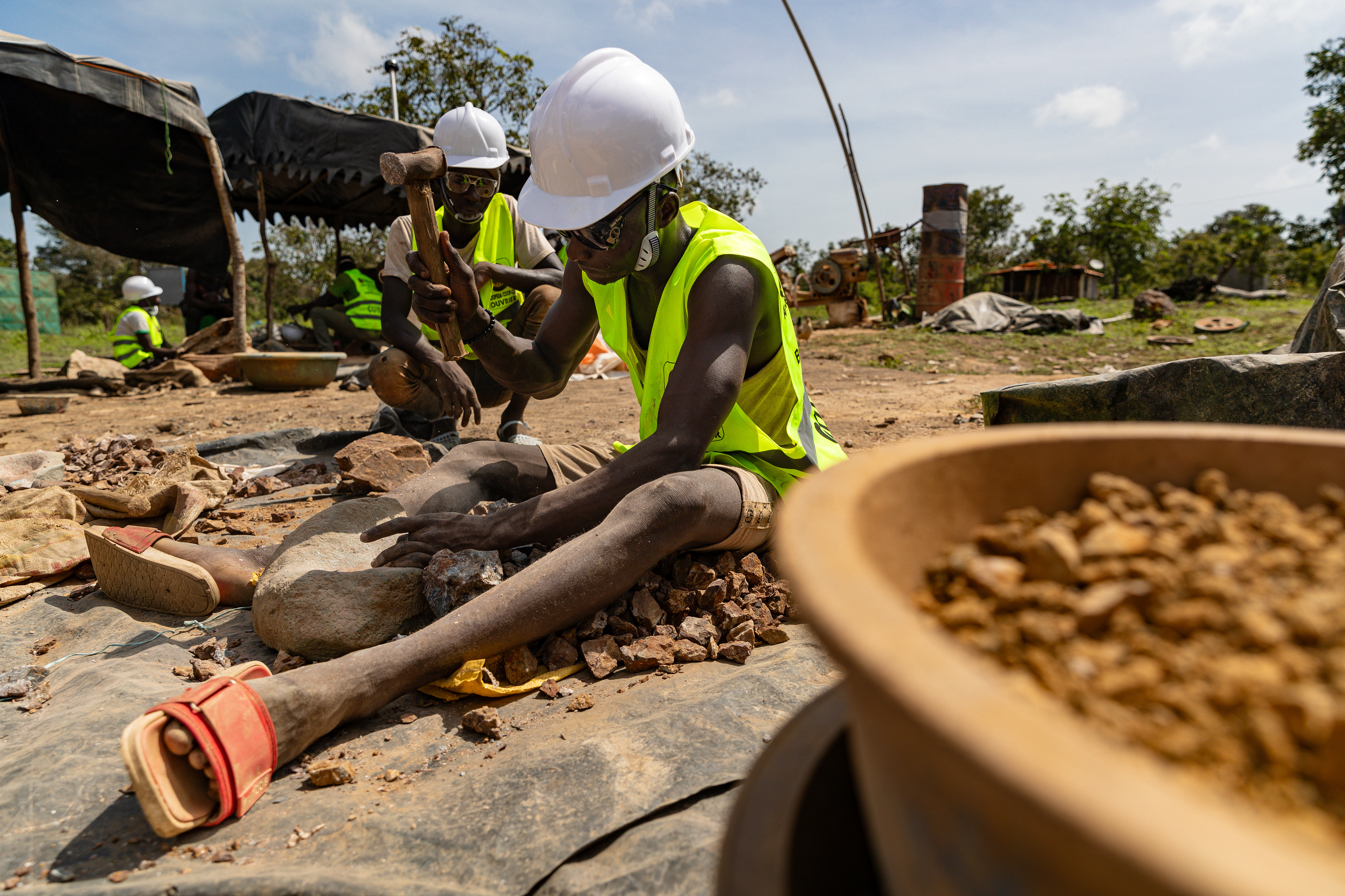 Artisanal miners crushing ore by hand at a gold mining site in Dabakala, Côte d’Ivoire. Photo by Miléquêm Diarassouba, Photojournalist and Visual Storyteller in West Africa.