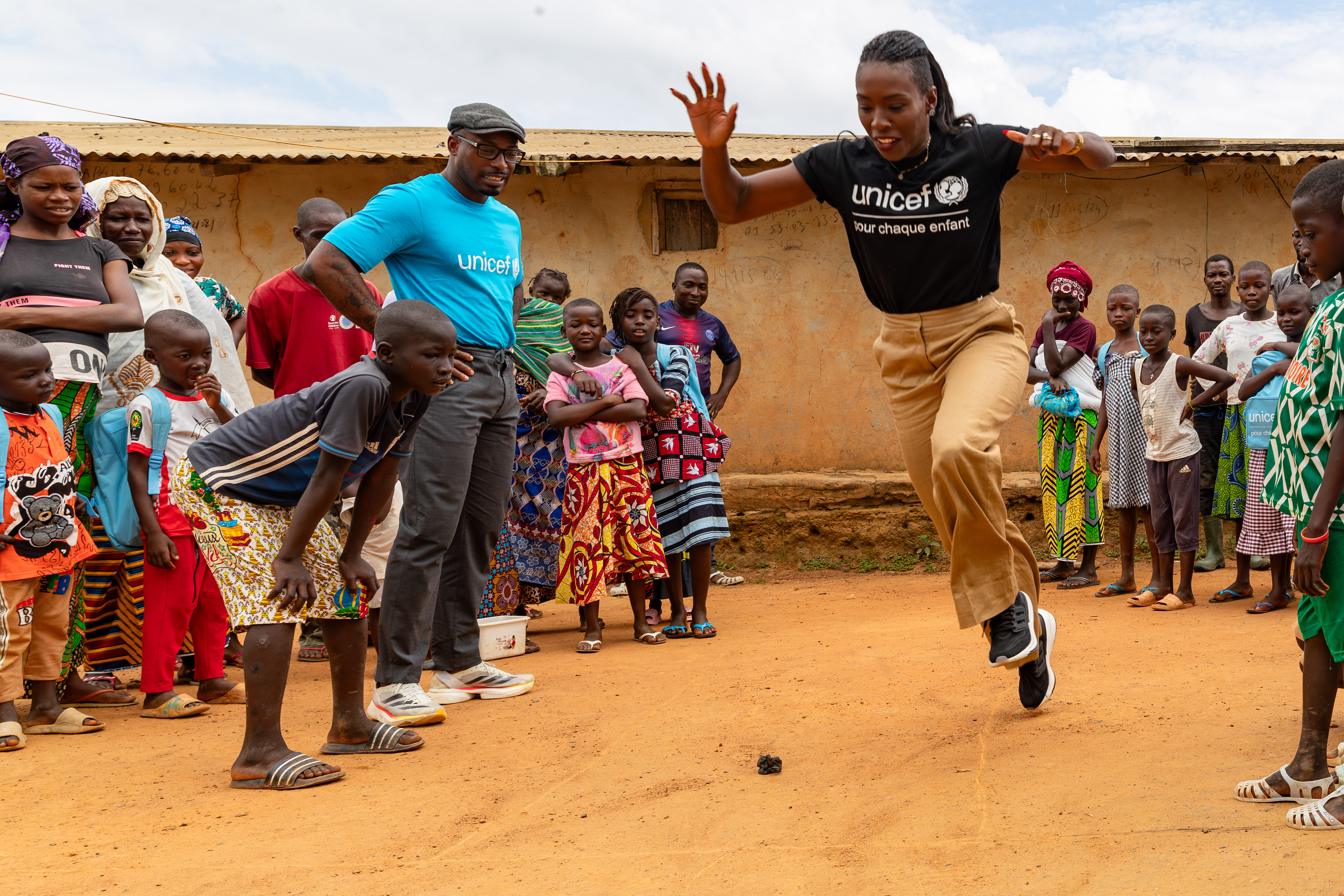 On 17th October 2024, UNICEF Ambassador Murielle Ahouré Demps plays with the children during recess in the courtyard of the itinerant teaching class in Felixkro, South-West Côte d’Ivoire. Captured by Miléquêm Diarassouba, Photojournalist West Africa.