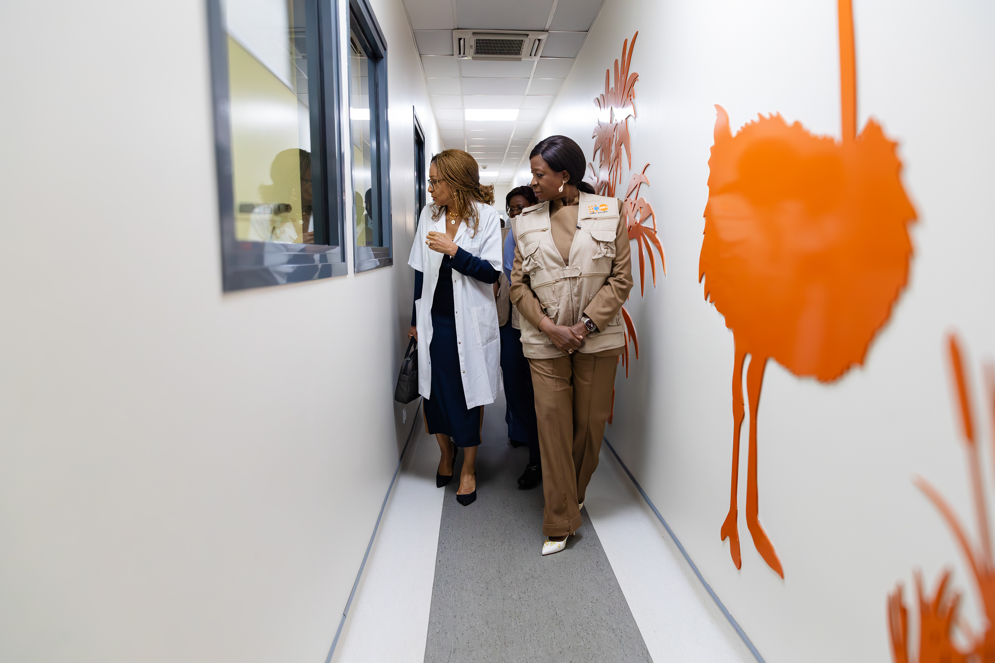 On 10 September 2025 in Bingerville, UNFPA Executive Director, Dr. Diene Keita, visited the Hôpital Mères-Enfants Dominique Ouattara, a health facility founded by Côte d’Ivoire’s First Lady. During her tour, Dr. Keita met with staff and observed services dedicated to maternal and child health, highlighting the importance of quality care for women and newborns.