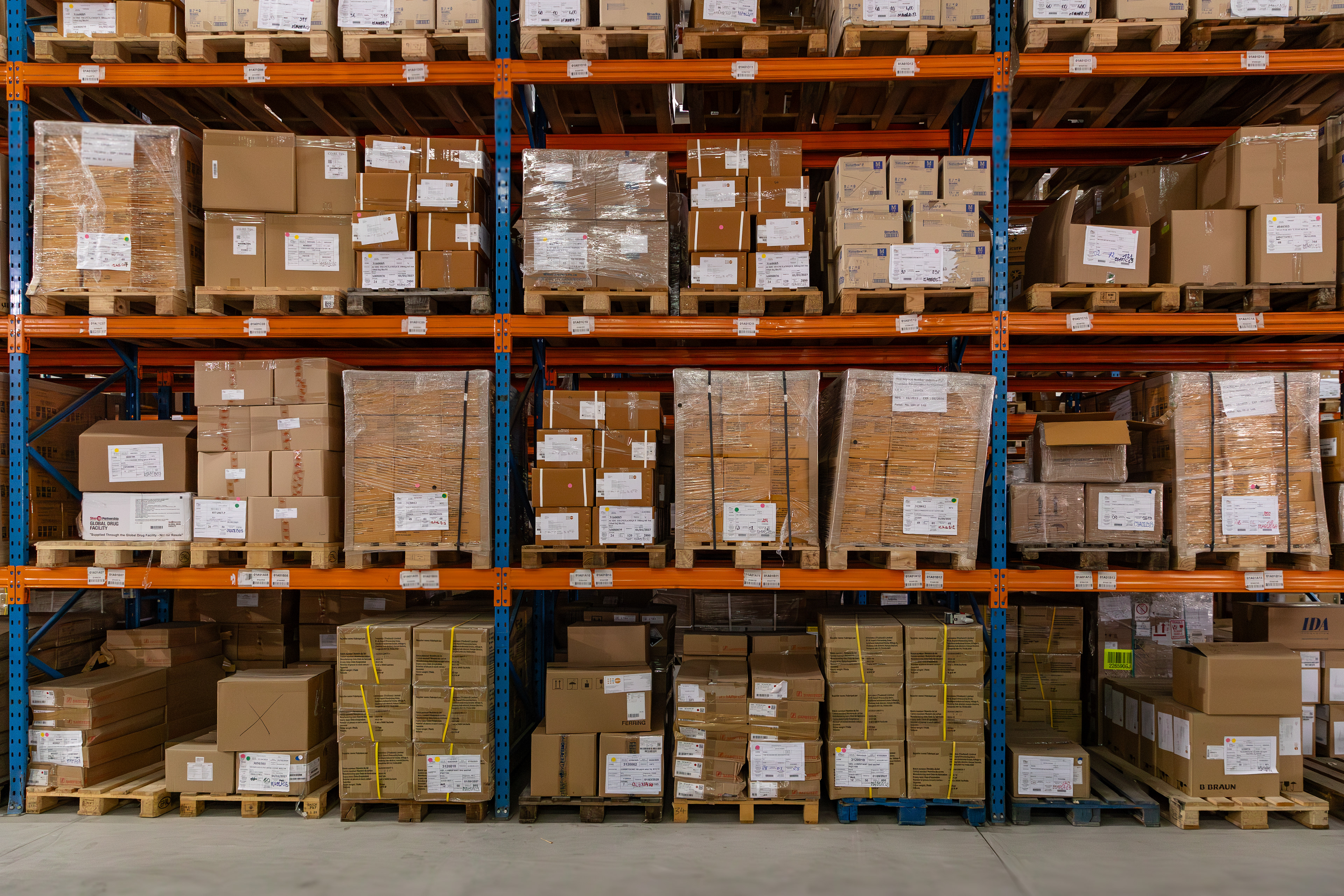 On 8 September 2025 in Abidjan, ahead of the official visit of UNFPA’s Executive Director, photos were taken at the warehouse of the Nouvelle Pharmacie de la Santé Publique (NPSP). The NPSP, supported by UNFPA, plays a crucial role in ensuring the geographic availability and financial accessibility of quality medicines across Côte d’Ivoire’s public and semi-public health facilities. The warehouse serves as a central hub for the storage and distribution of essential health commodities nationwide.