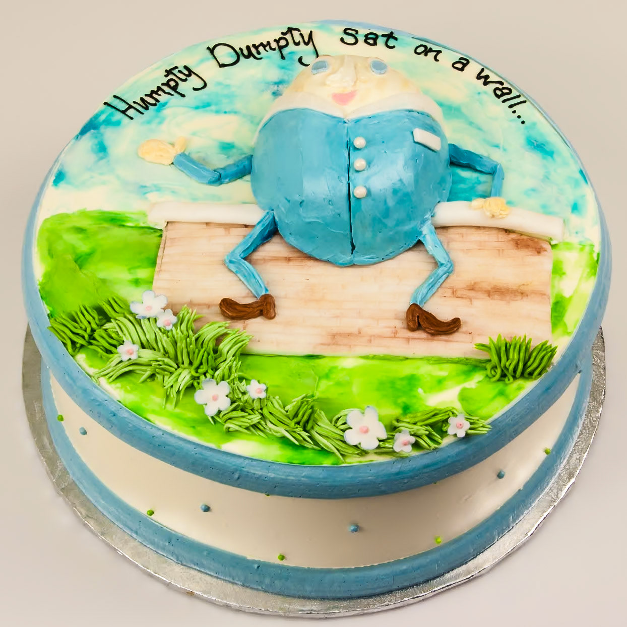 Humpty on Wall Cake
