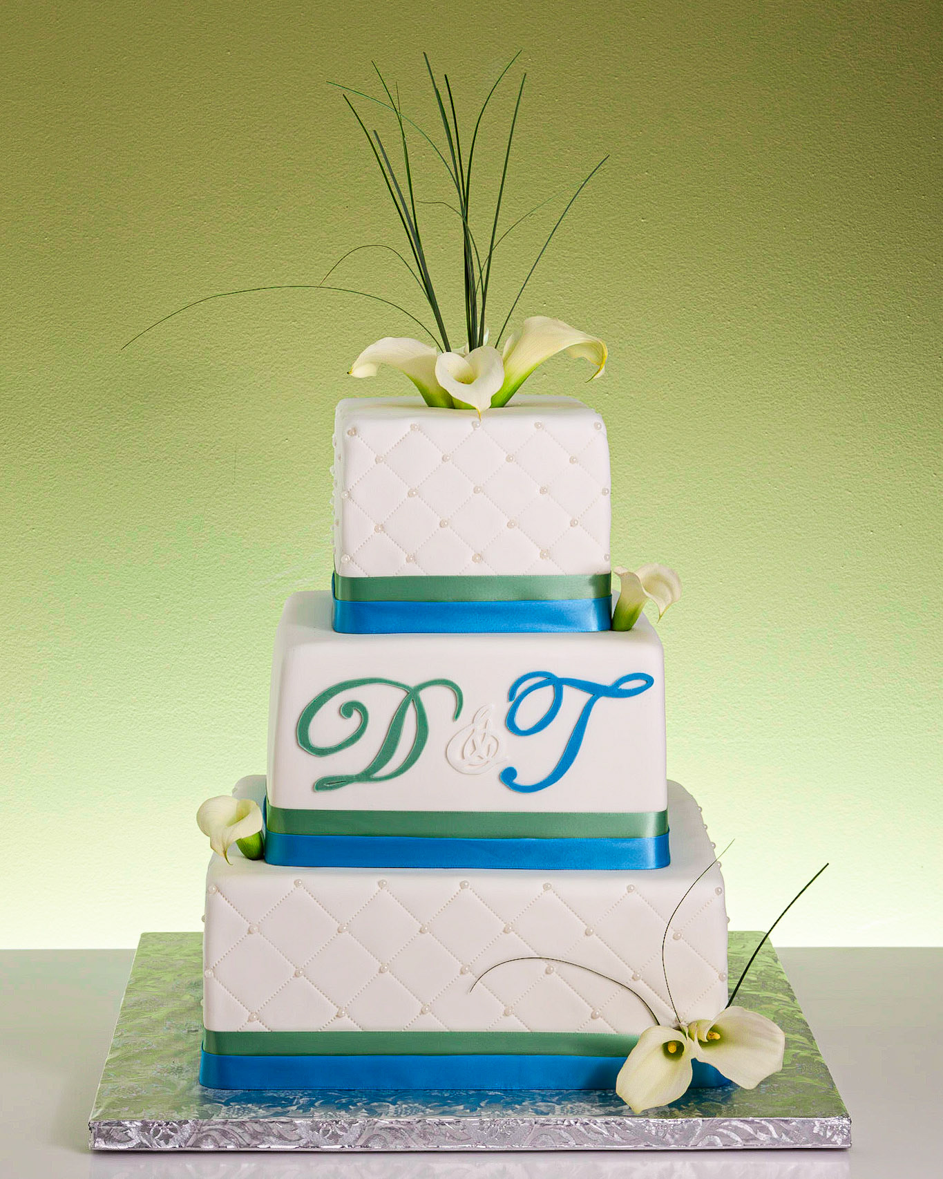 Elegant Cala Lilies Wedding Cake