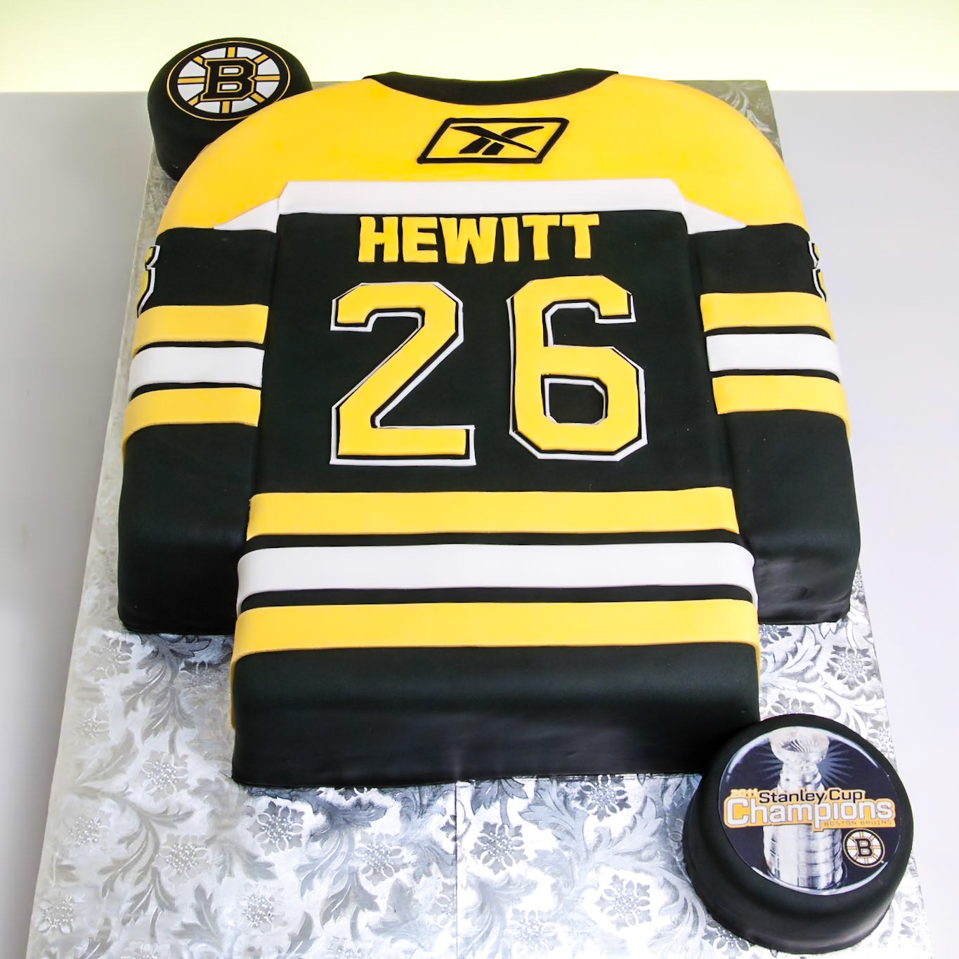Bruins Jersey Cake