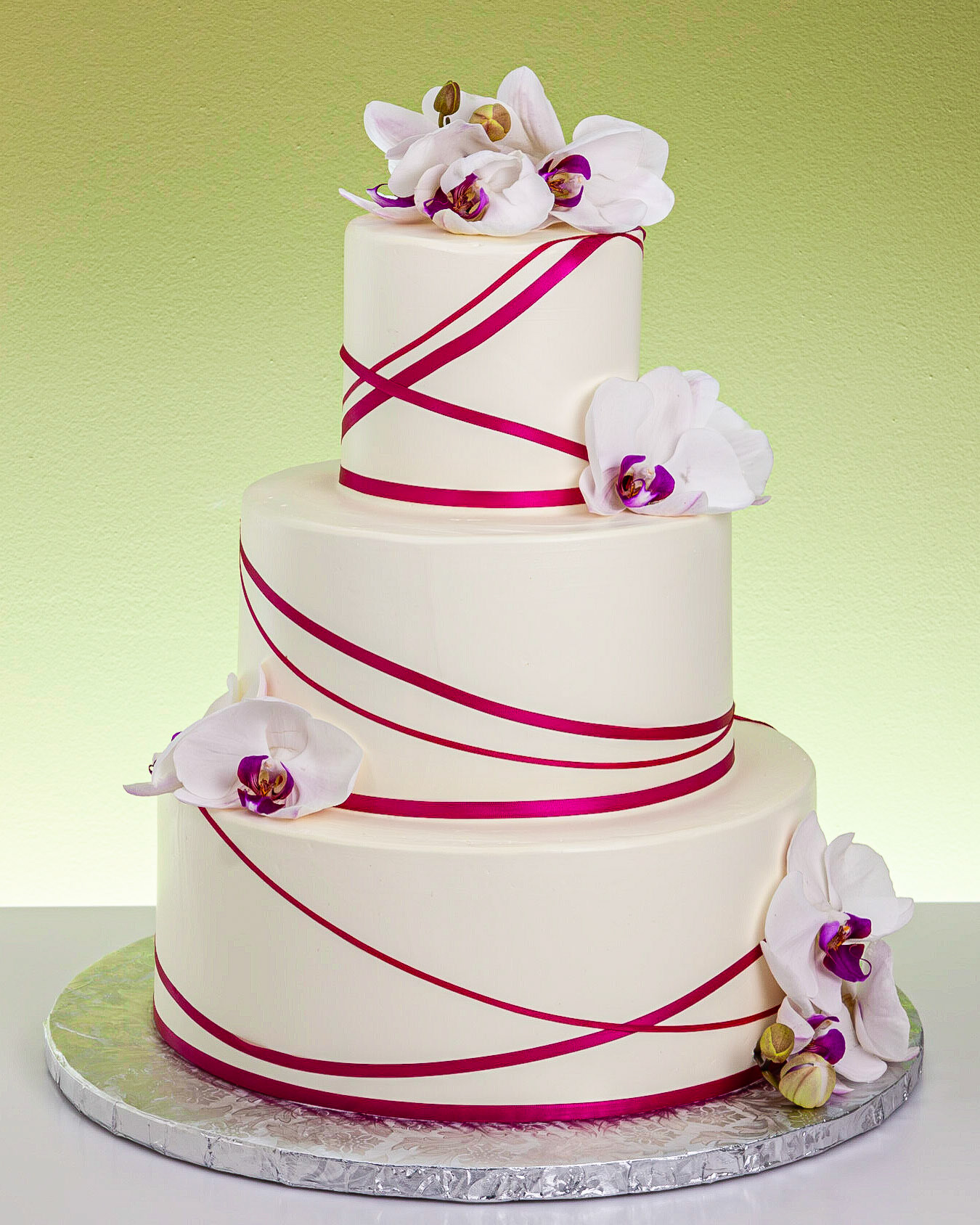 Contemporary Garland Wedding Cake