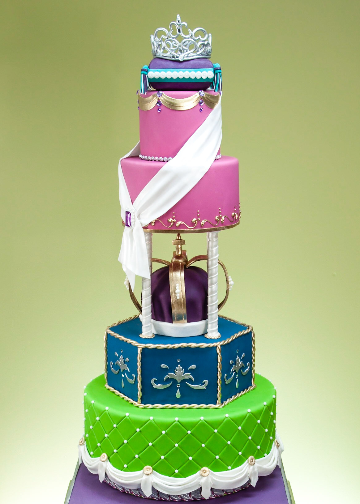English Crowns Wedding Cake