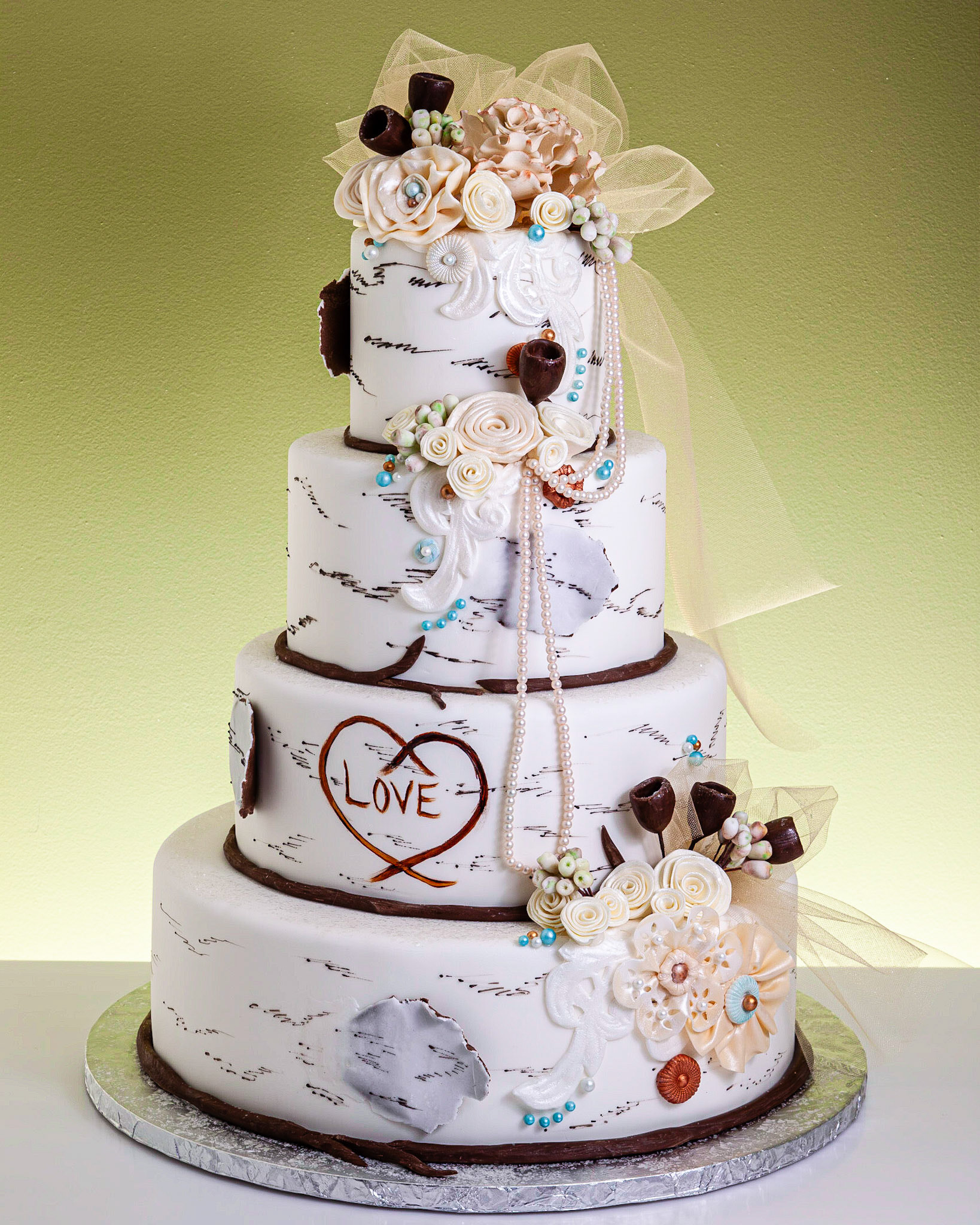 Retro Birch Bark Wedding Cake