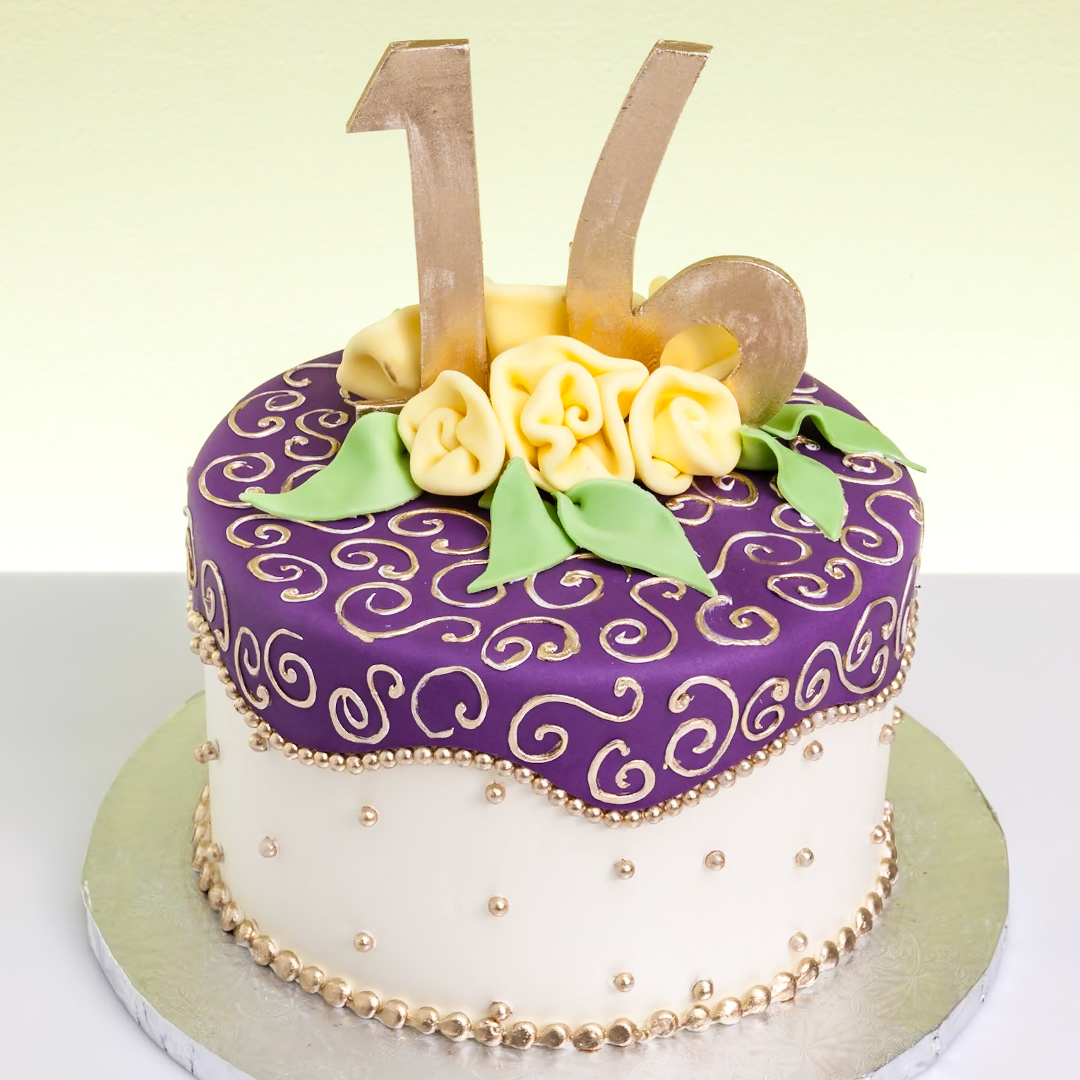 Fashionable Sweet 16 Cake