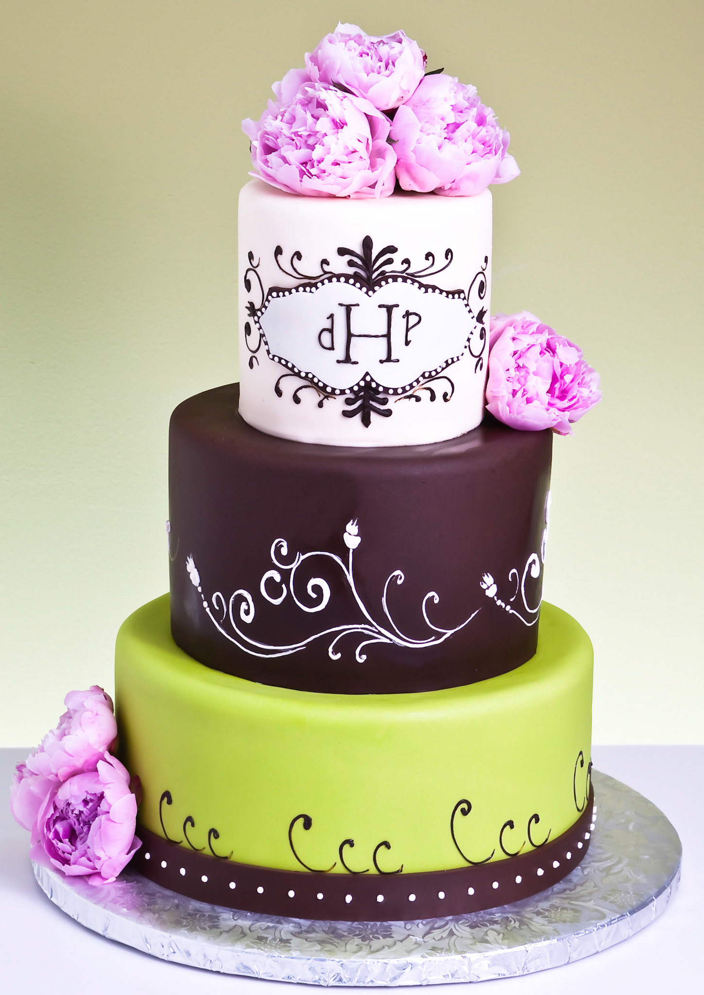 Swirl Savvy Wedding Cake