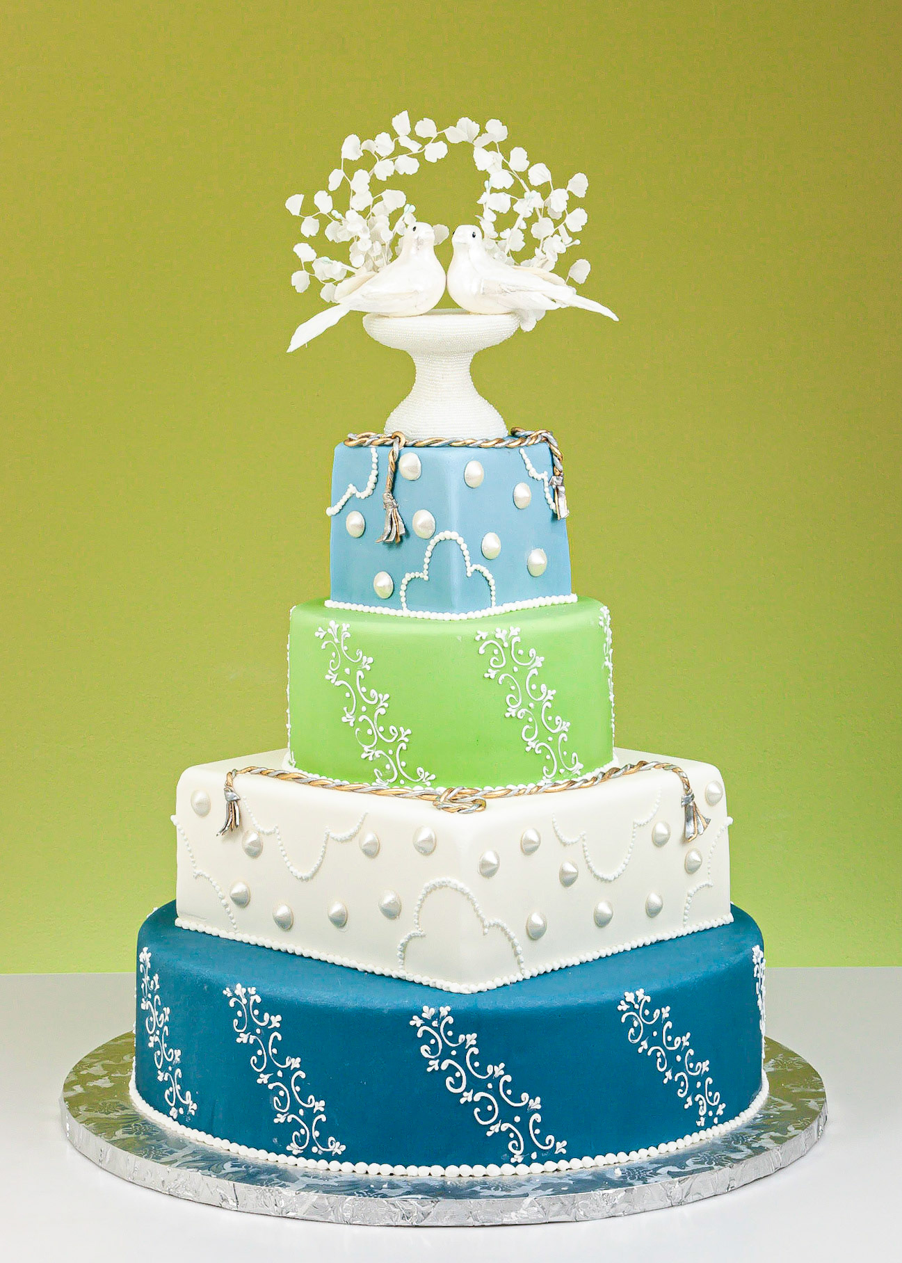 Birds of Love Wedding Cake