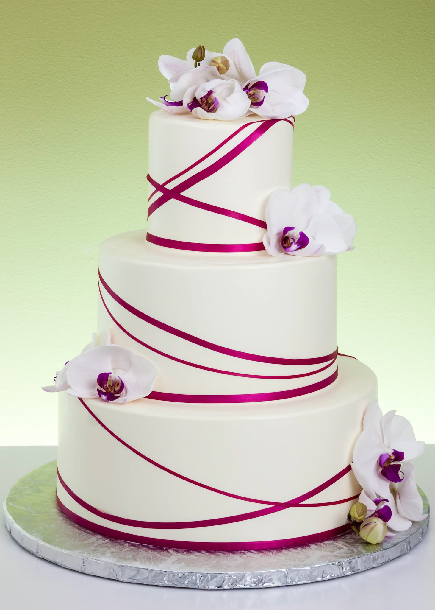 Contemporary Garland Wedding Cake