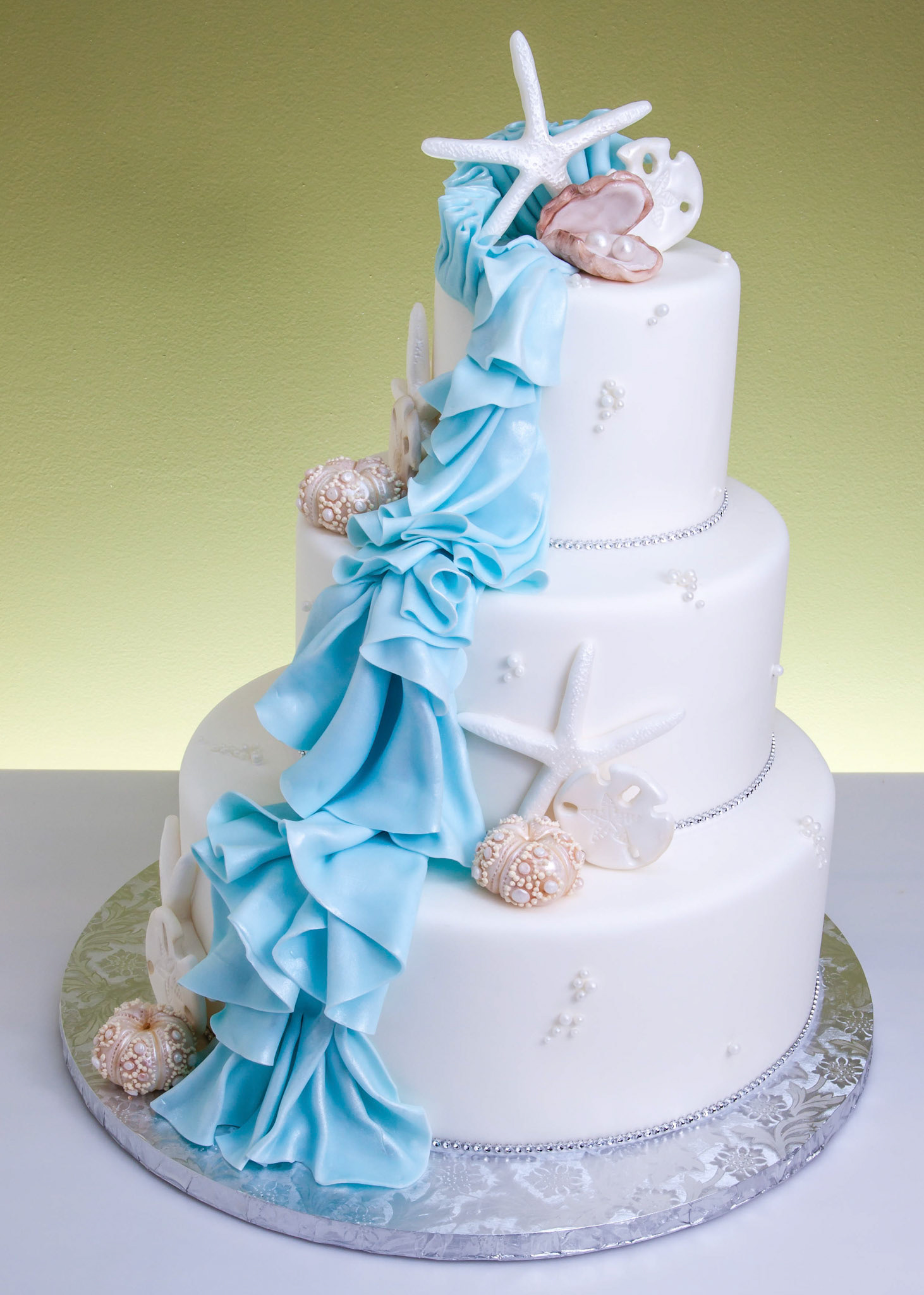Tidewater Pearl Wedding Cake