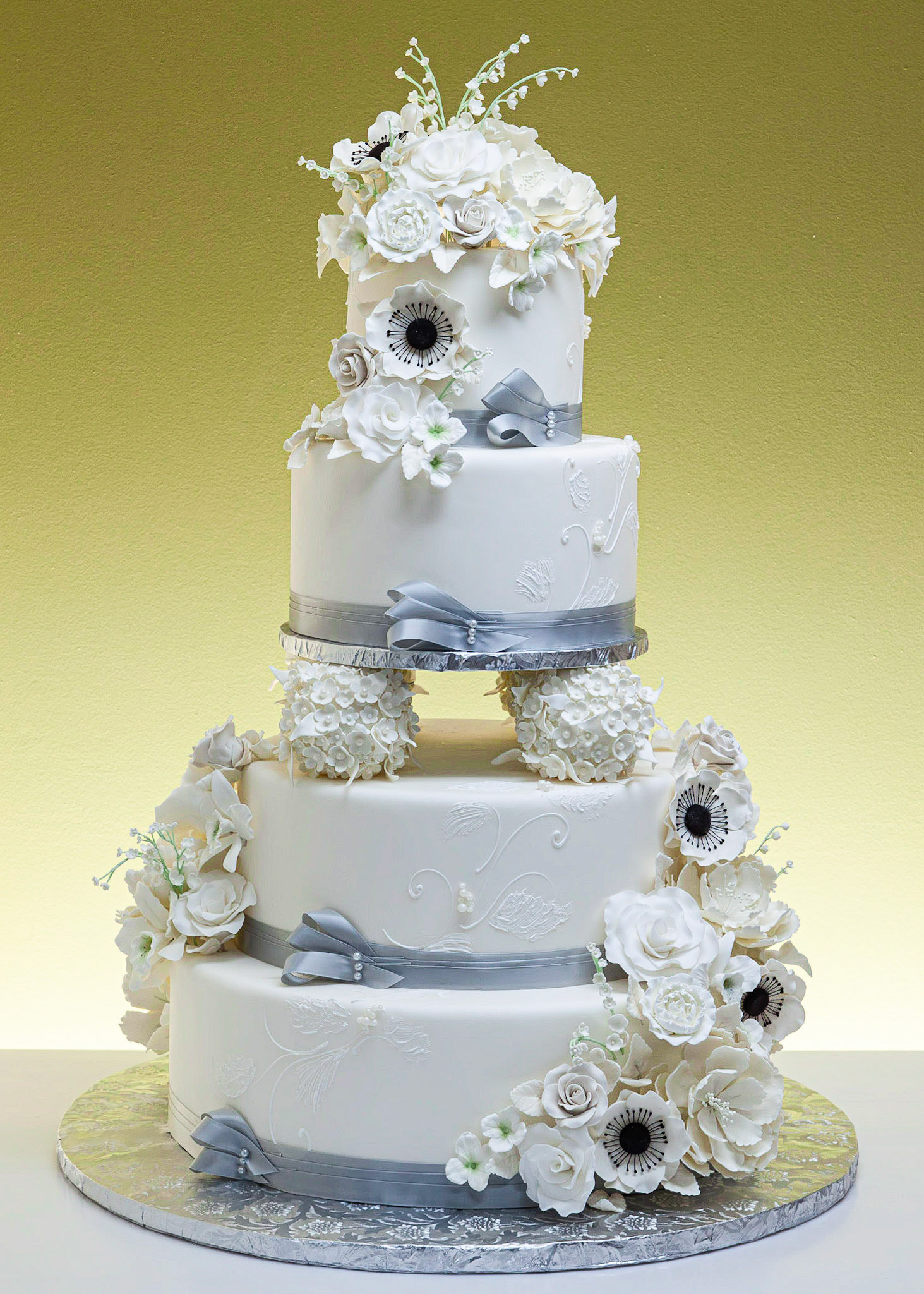 Retro Renaissance Wedding Cake