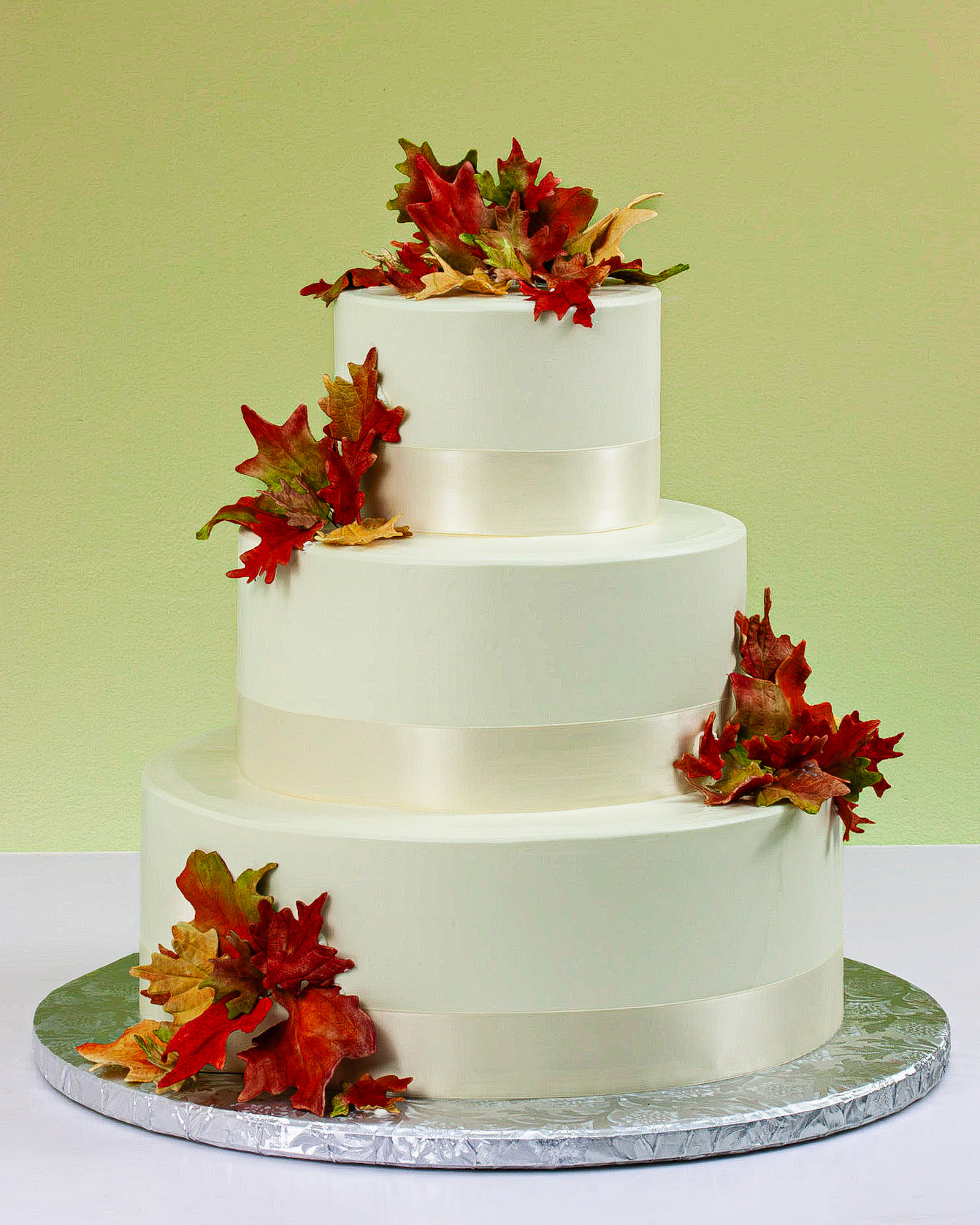 Clustered Leaves Wedding Cake