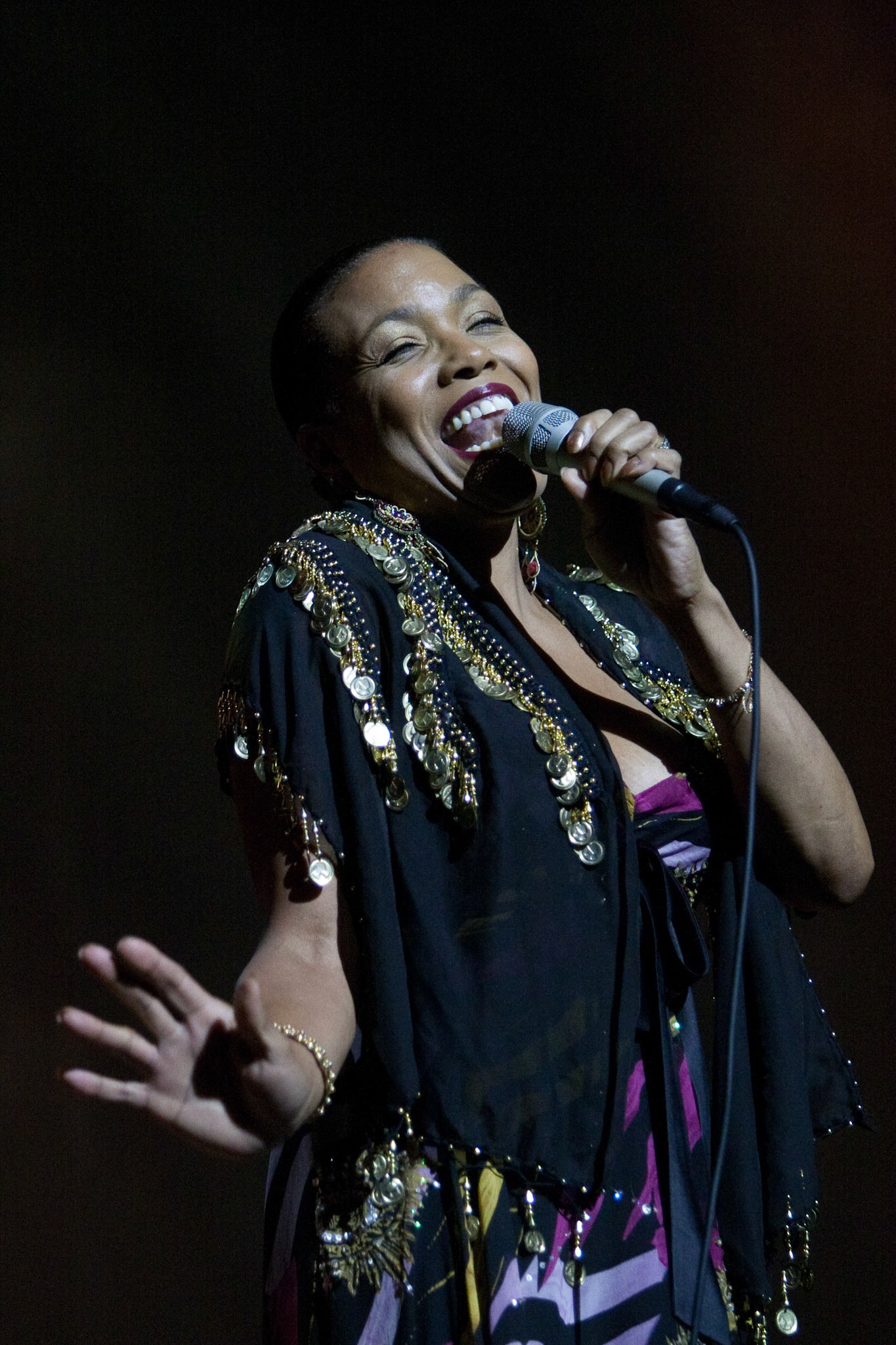 DEE DEE BRIDGEWATER