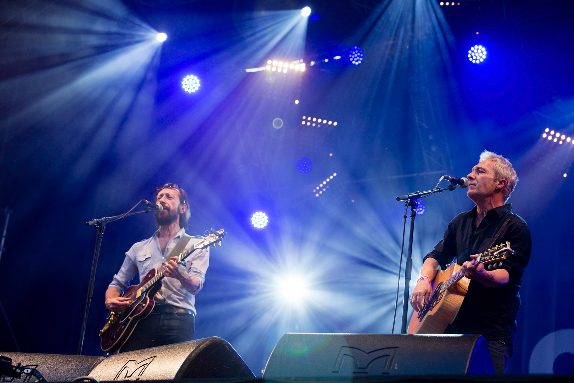 Les Innocents, de gauche à droite JP Nataf, Jean-Christophe Urbain, Oüi FM Festival, Place de la République (Paris), 25 juin 2015, © Jean-Christophe Prat / L'Œil du spectacle