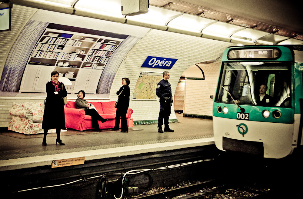 7 - LOUNGE IN METROPOLITAN