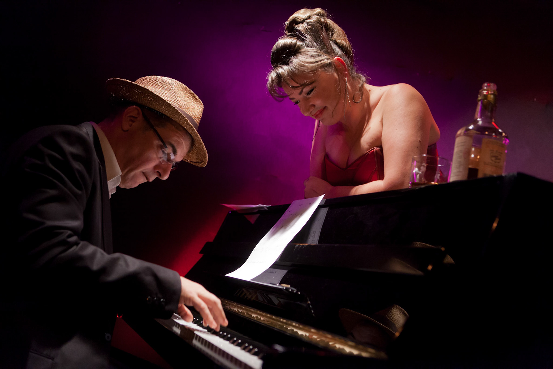 LUCY HARRISON - 12/2011 - THEATRE LES FEUX DE LA RAMPE - PARIS