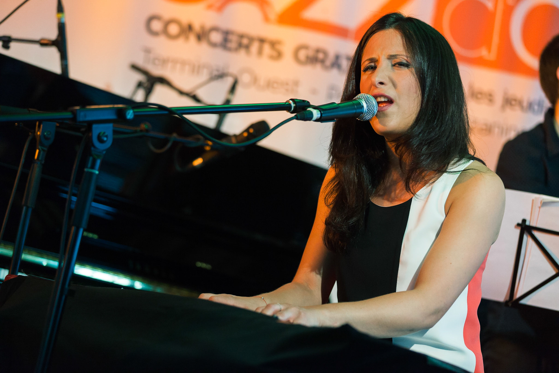 RAPHAELE ATLAN - 05/2012 - FESTIVAL JAZZ A SAINT-GERMAIN-DES-PRES PARIS - AEROPORT D'ORLY OUEST