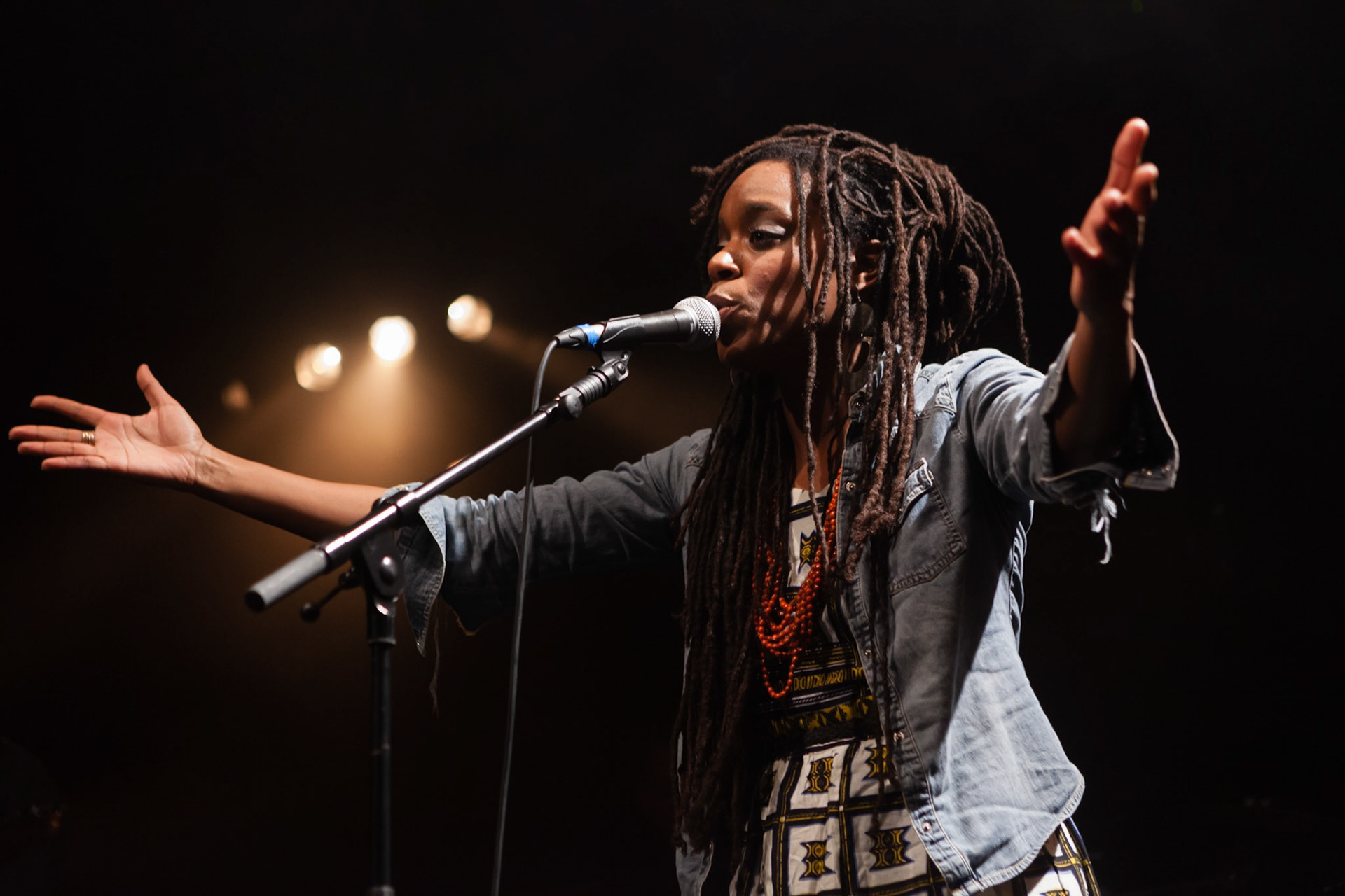 Akua Naru - 25ème Festival Chorus des Hauts de Seine - Magic Mirror (2013)