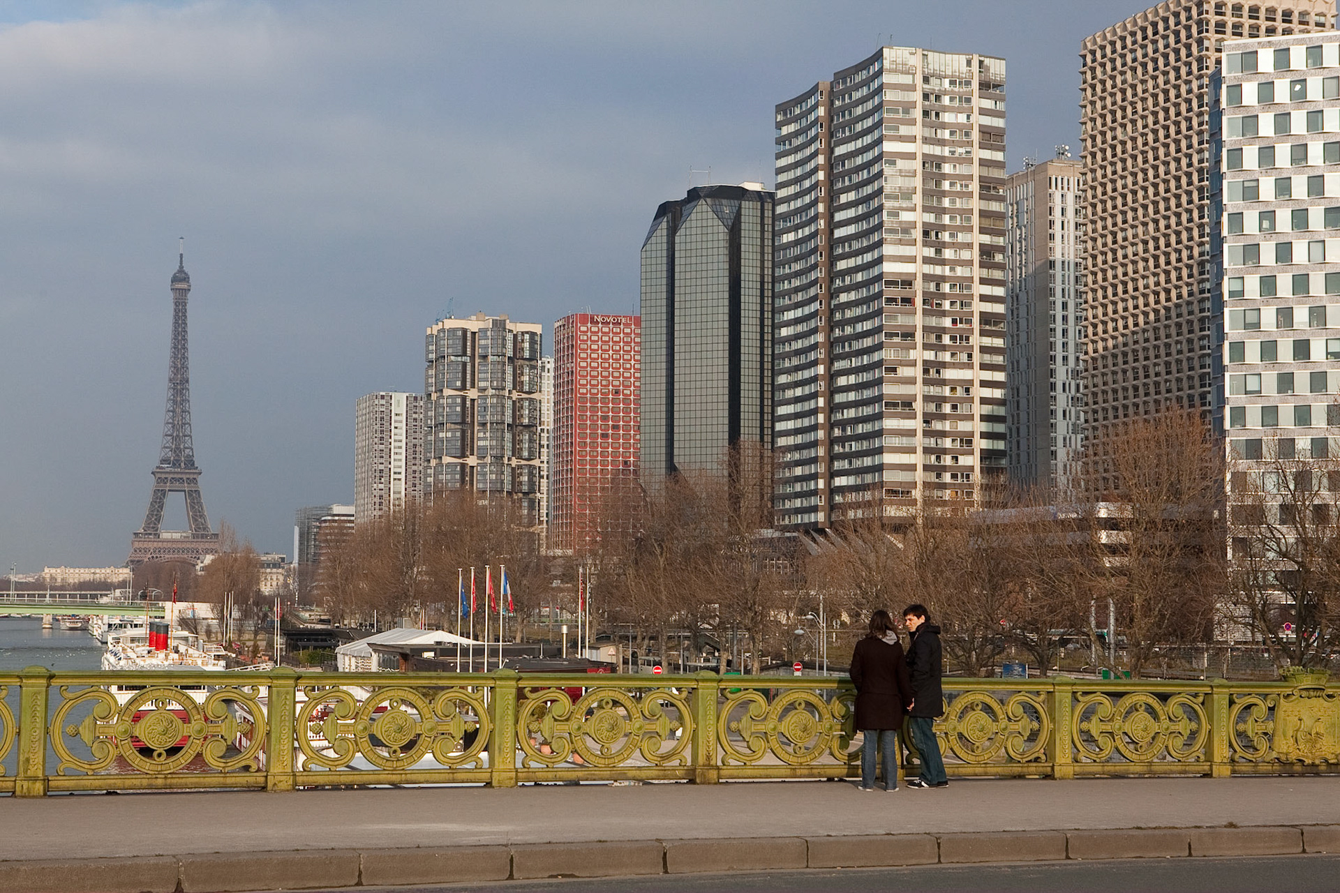 6 - LES AMANTS DU PONT