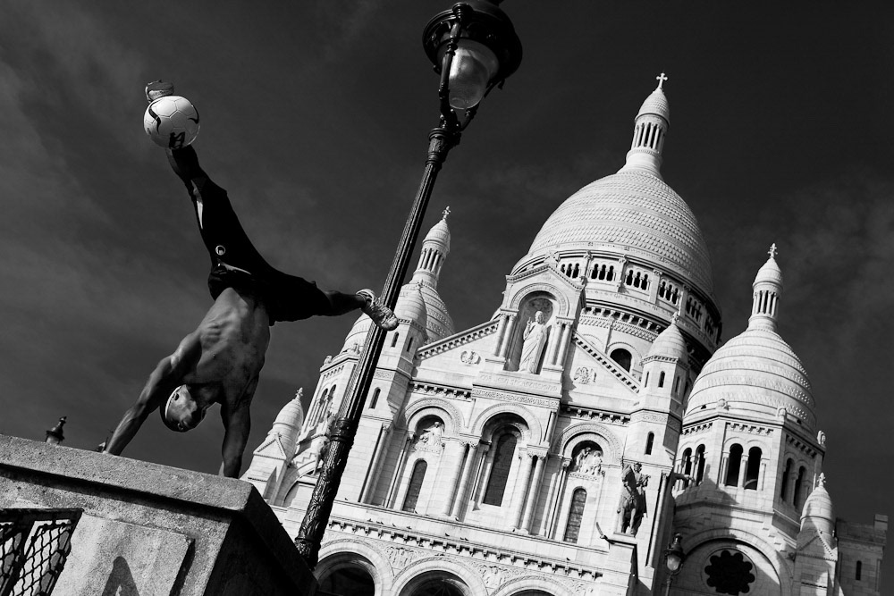 7 - L'ACROBATE DE MONTMARTRE