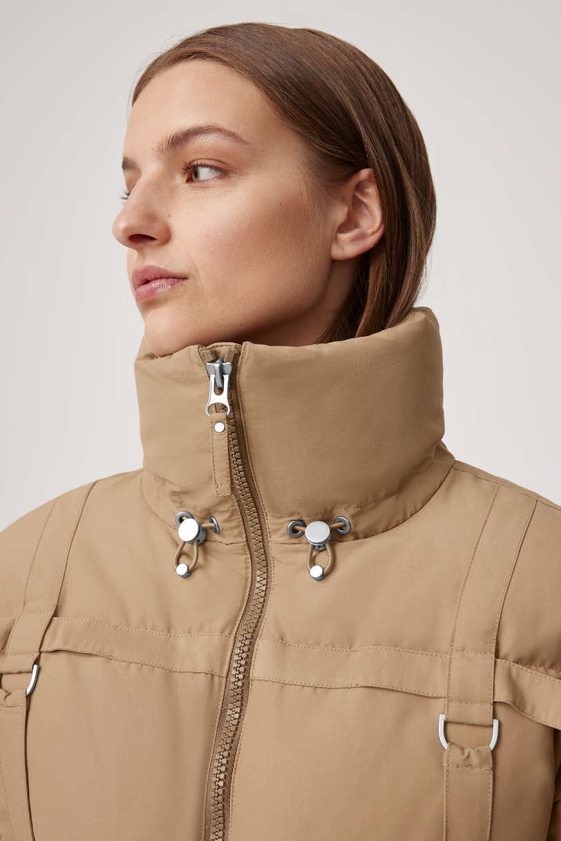 Rokh Cropped Puffer Jacket (collar details)