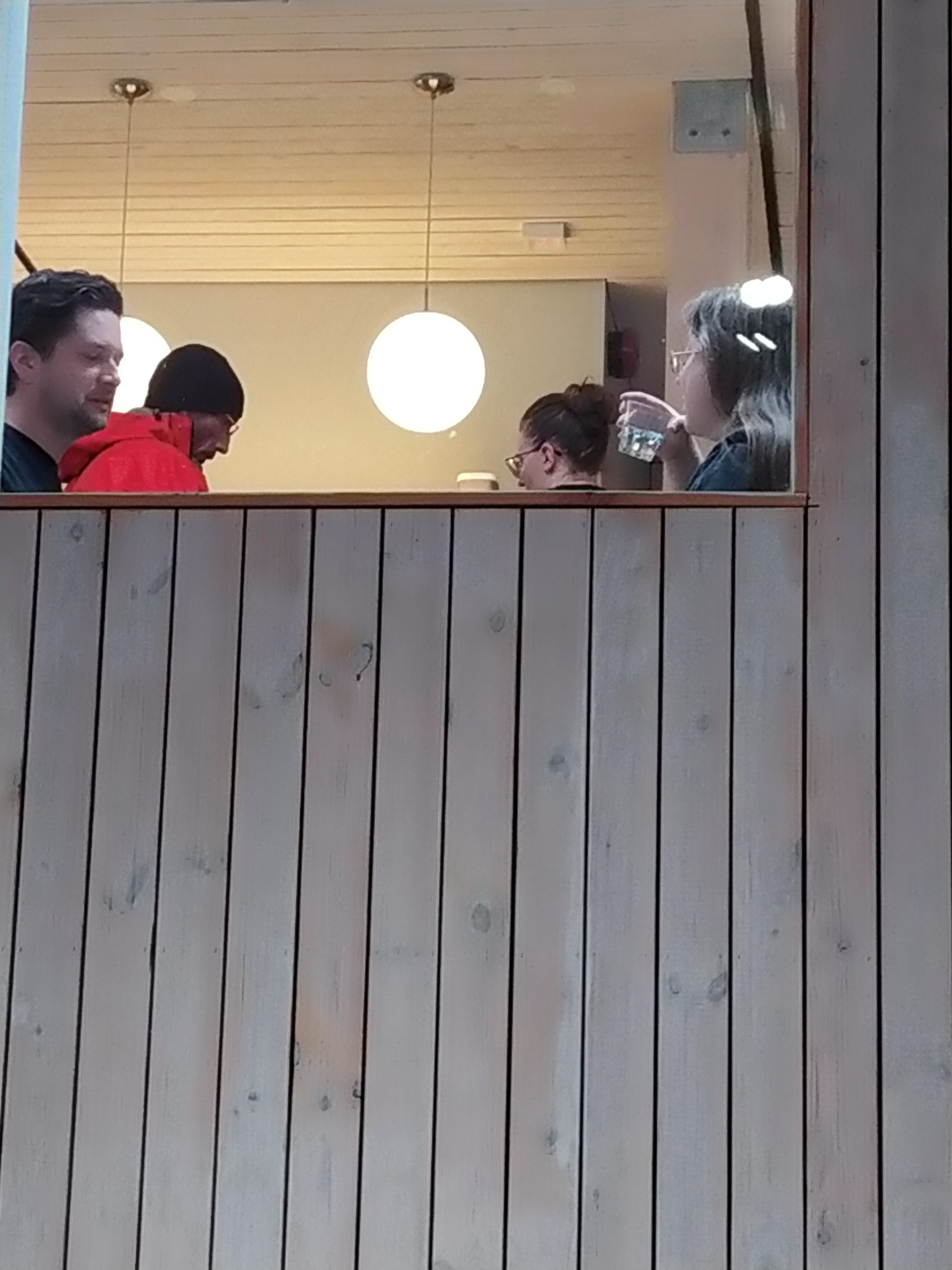 ..asikkaat ovat "kahden kerroksen väkeä".