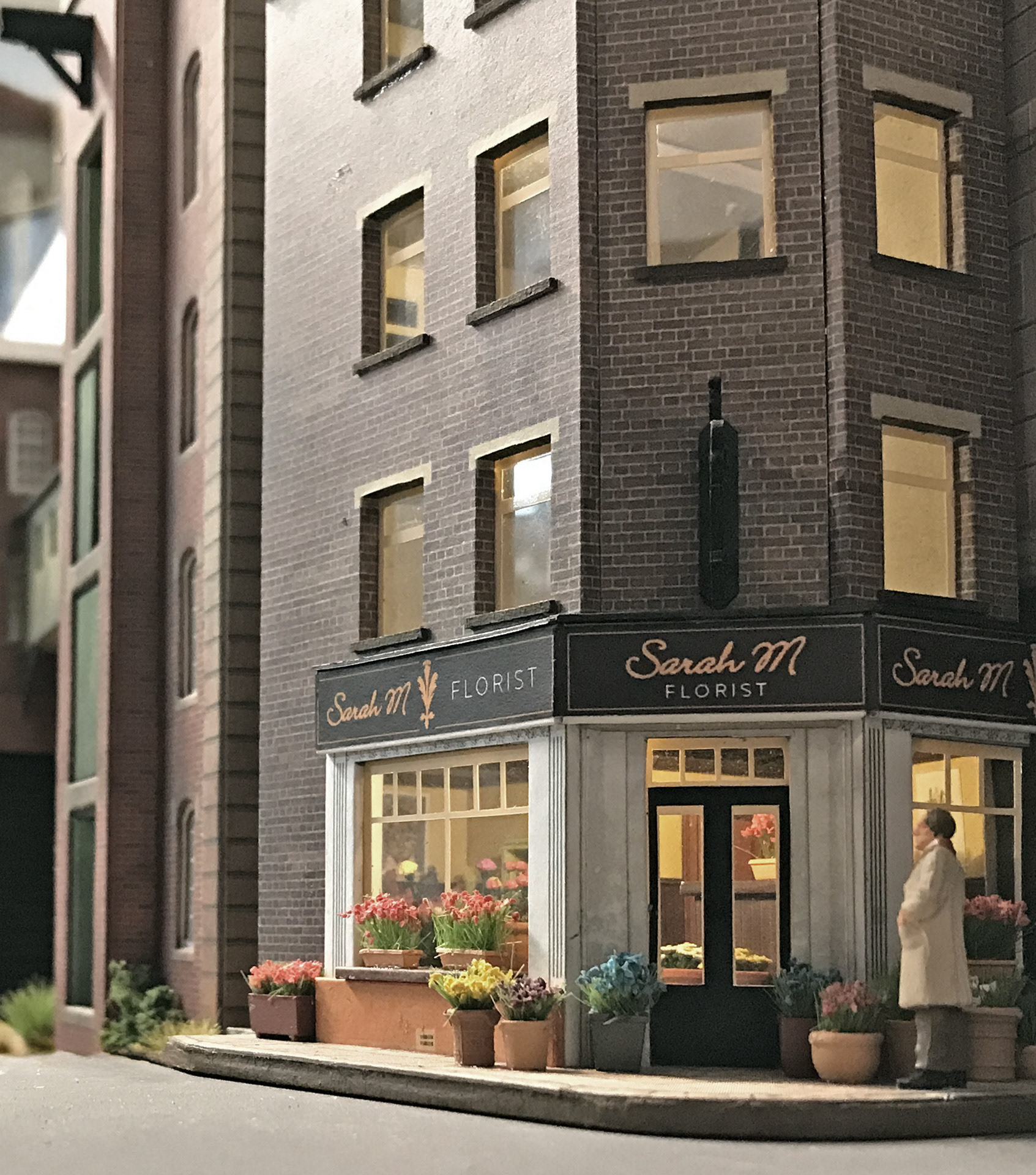 Kit-bashed Scalescenes corner shop