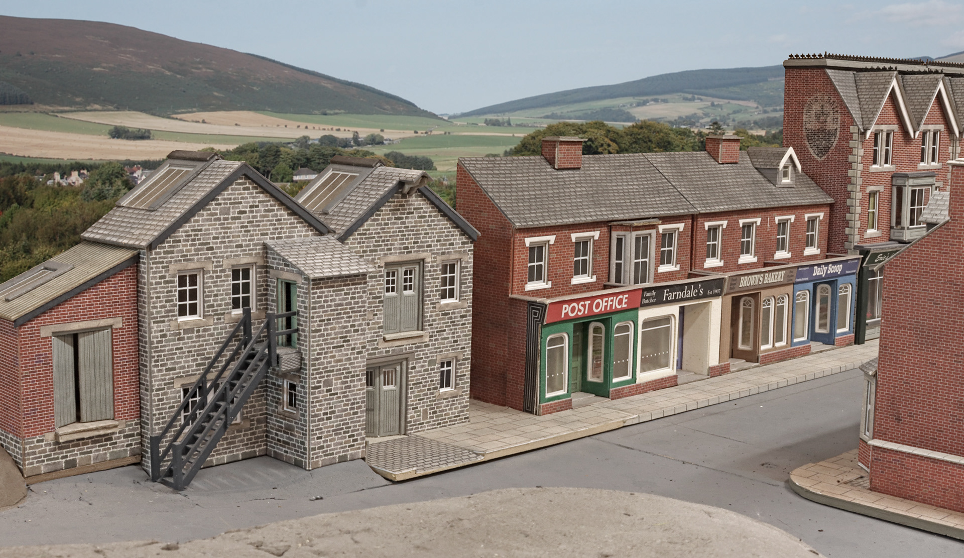 Combination of kit-bashed Metcalfe & Scalescenes kits