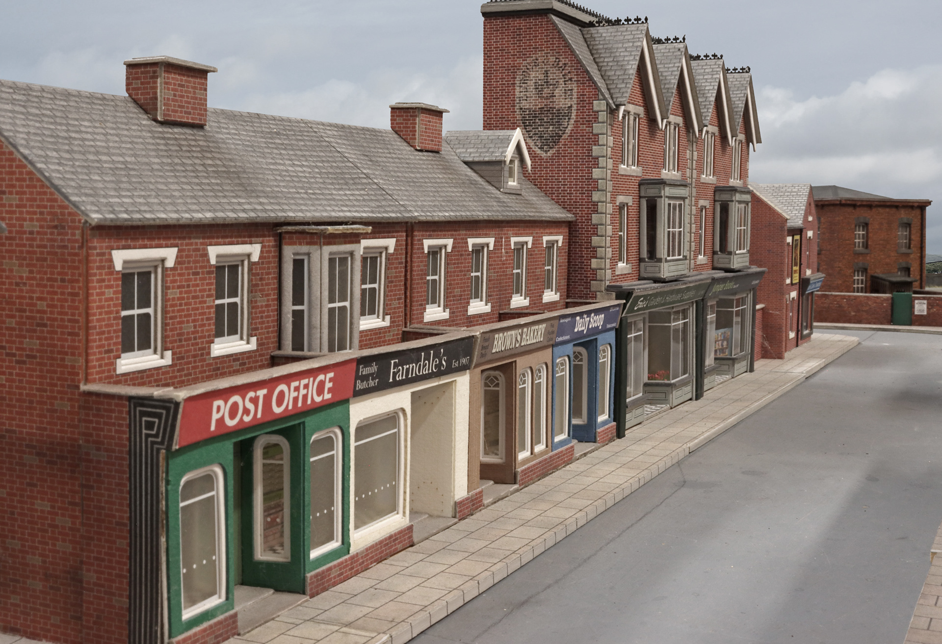 Combination of kit-bashed Metcalfe & Scalescenes kits