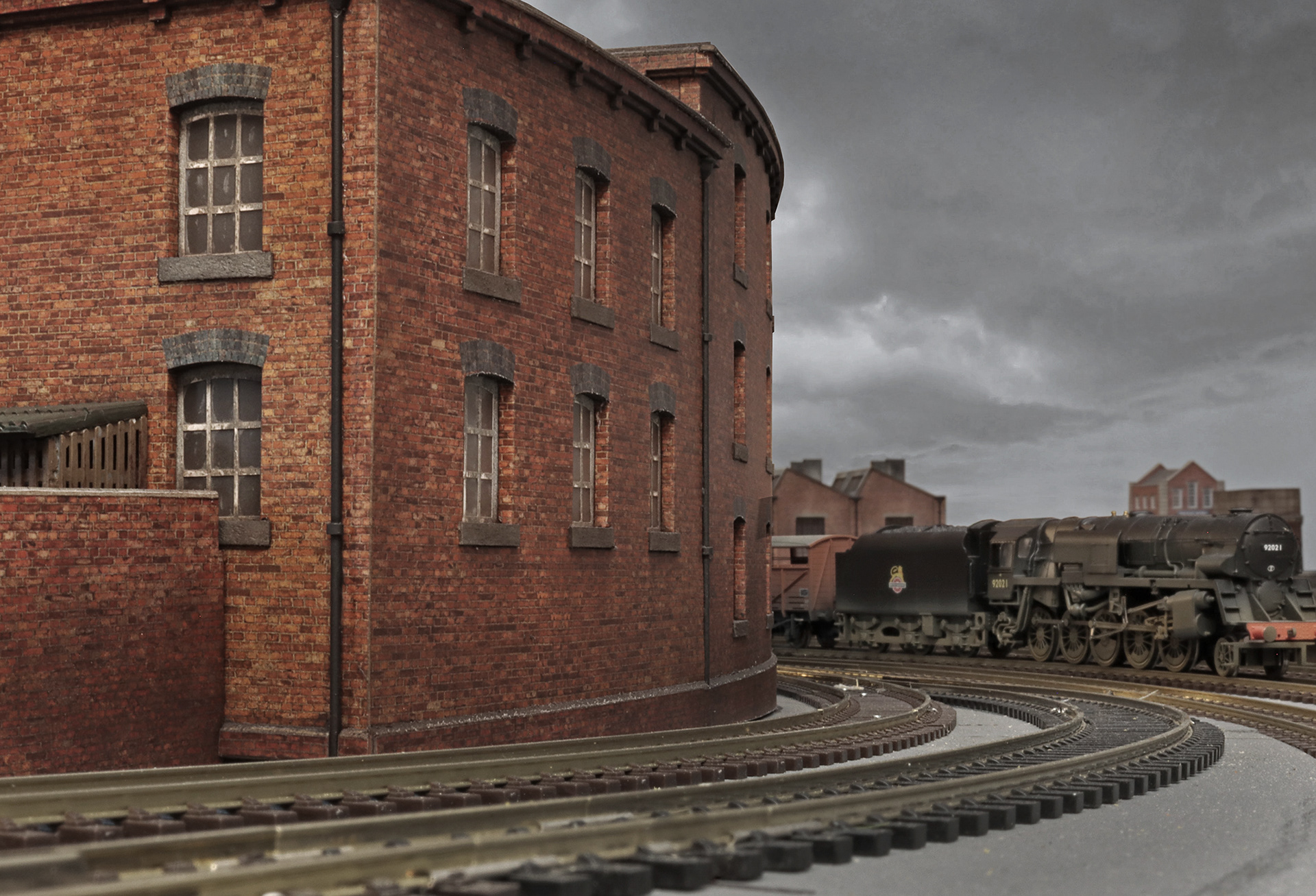 Scratch-built laser-cut curved warehouse