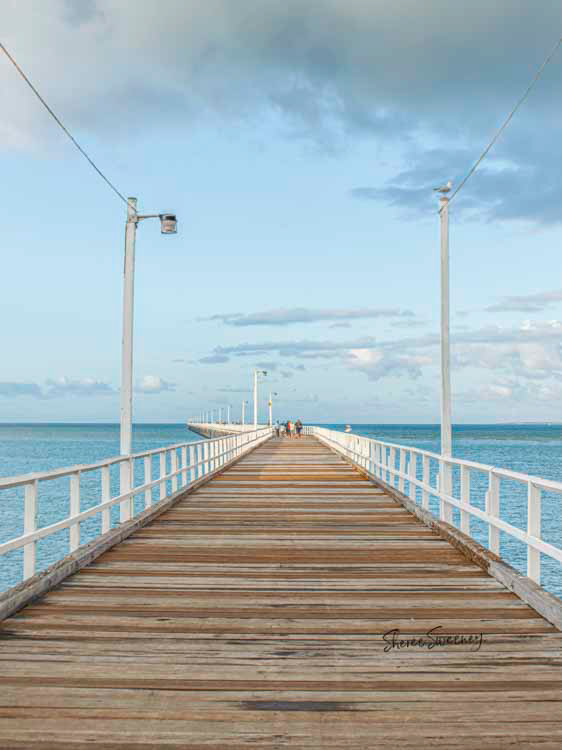 Pier in Diva Blue, Urangan