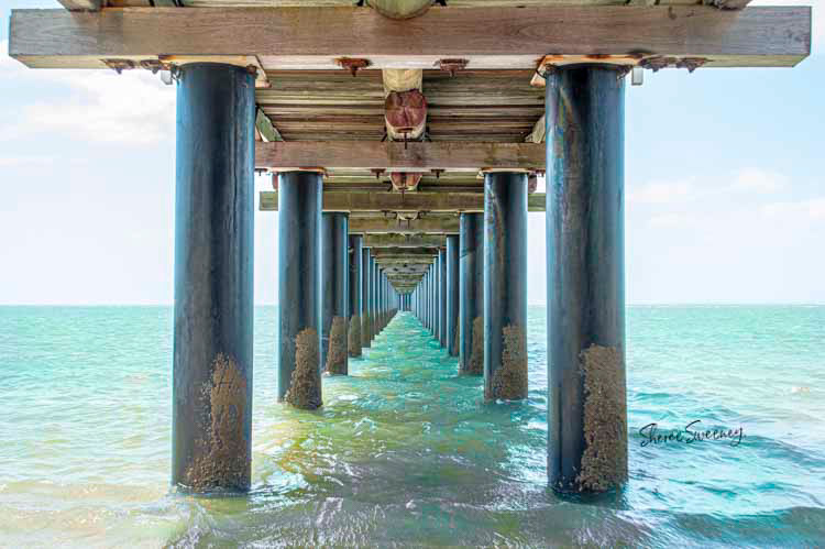 Pier in Green, Urangan