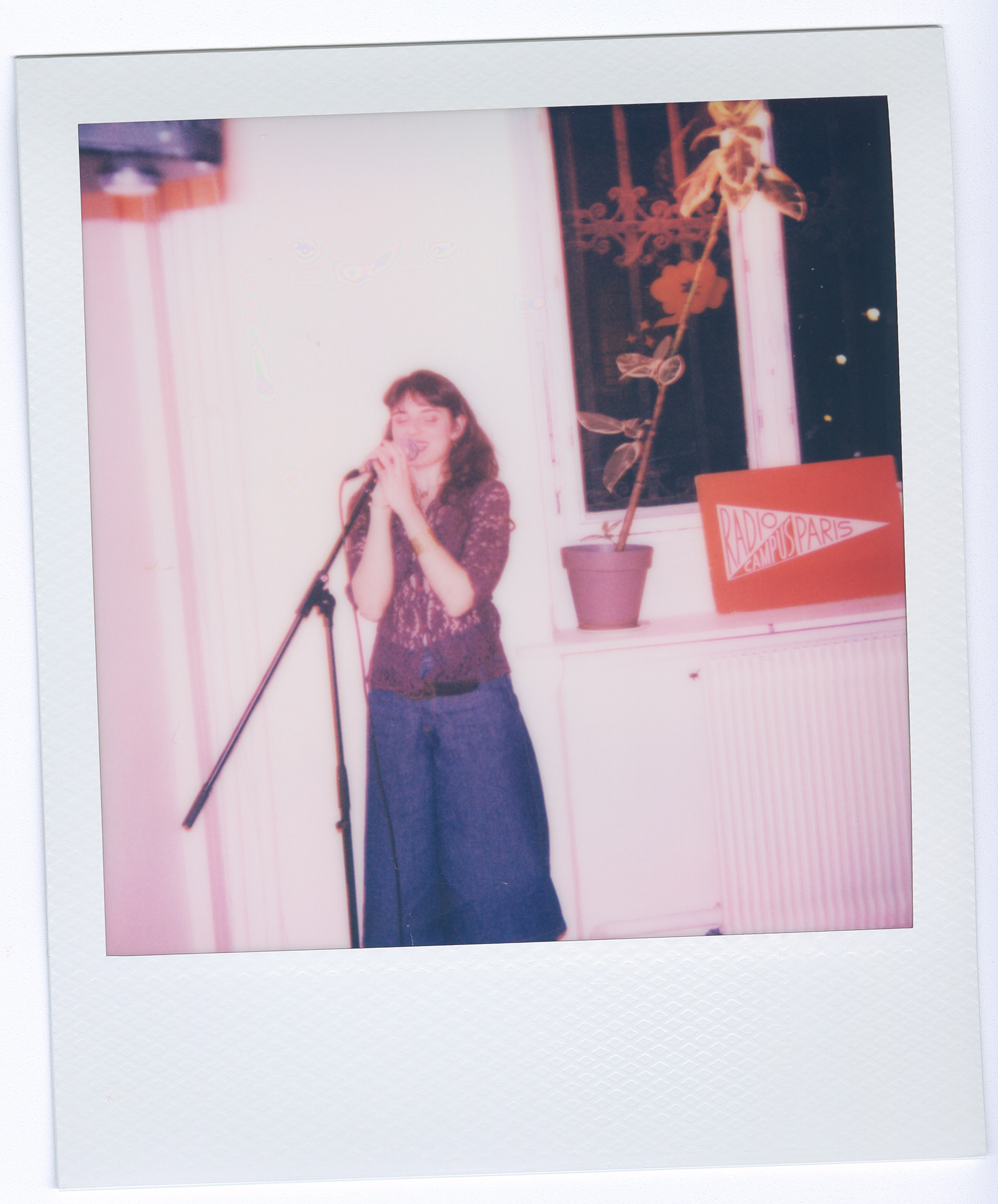 Hélène Martinelli is a French activist, singer and performer involved in climate justice and feminist movements. She is part of the collective Planète Boum Boum and co-founder of the feminist artivist campaign “Notre Ohrage,” which denounces systemic violence and failures of the French judicial system toward victims of sexual violence.