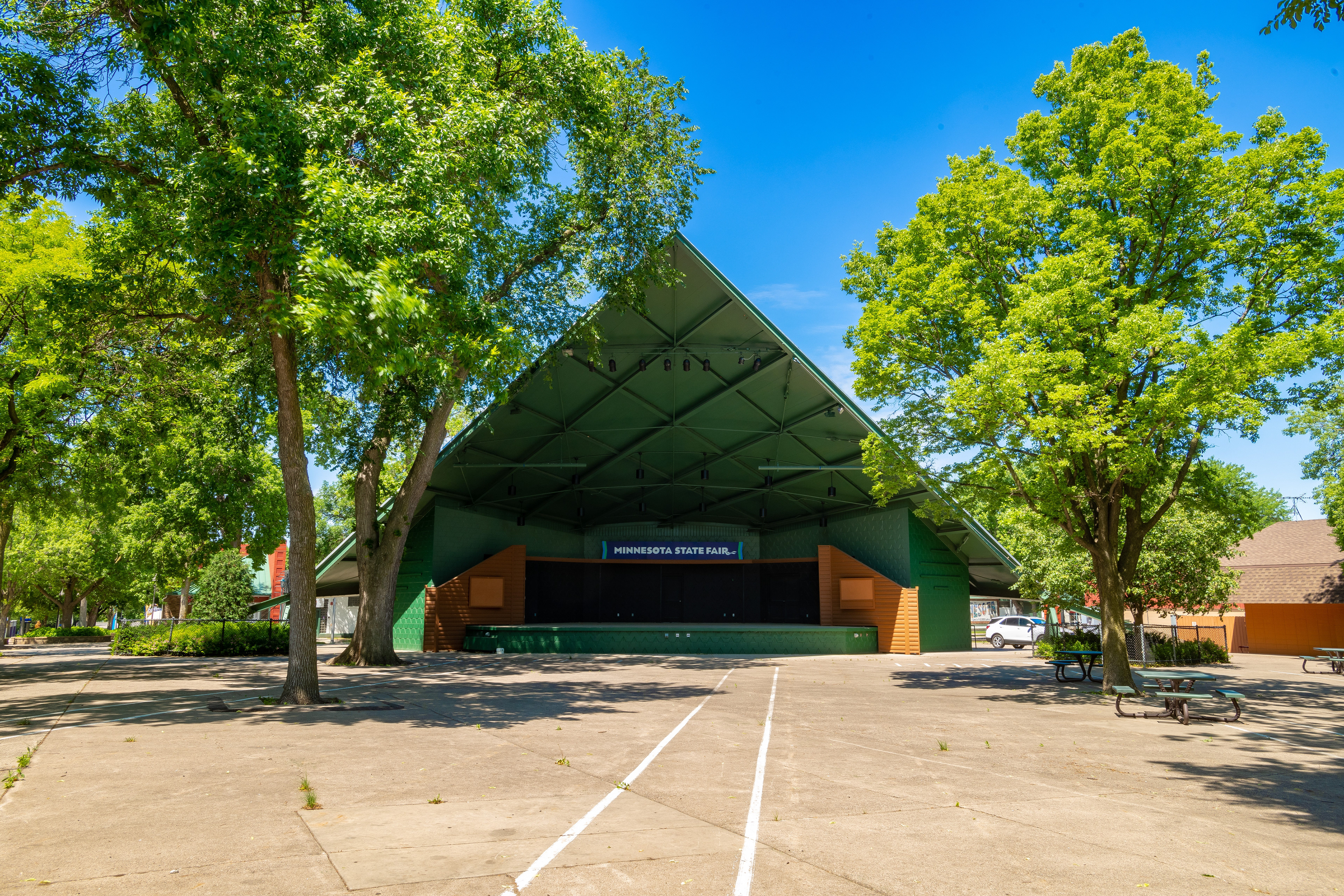 Leinie Lodge Bandshell stage