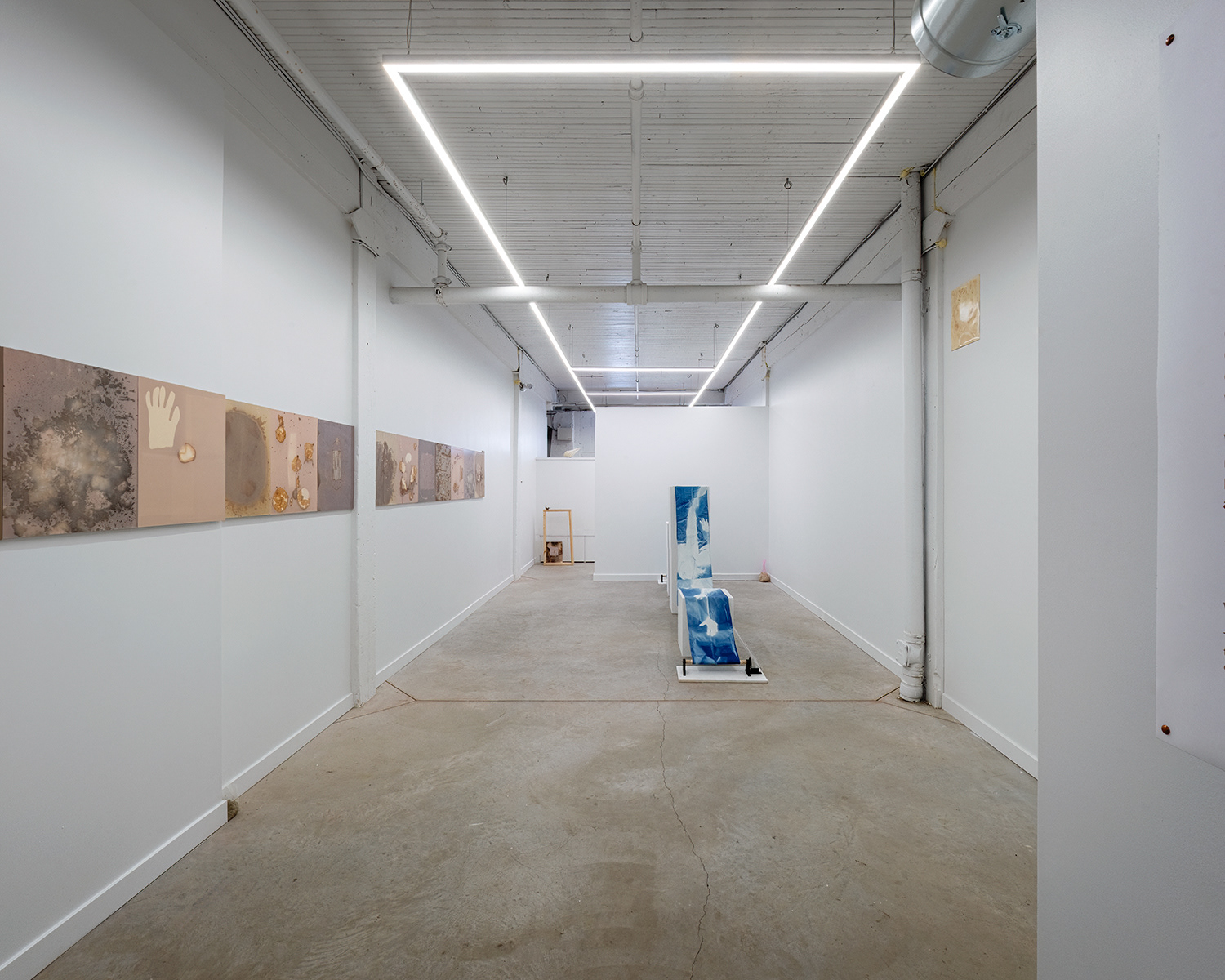 SOLARITY installation at NAMARA Project Space (on the walls/floor: works by Fehn Foss; in the centre: Sola(r)stalgia, cotton cyanotype by sarah koekkoek).