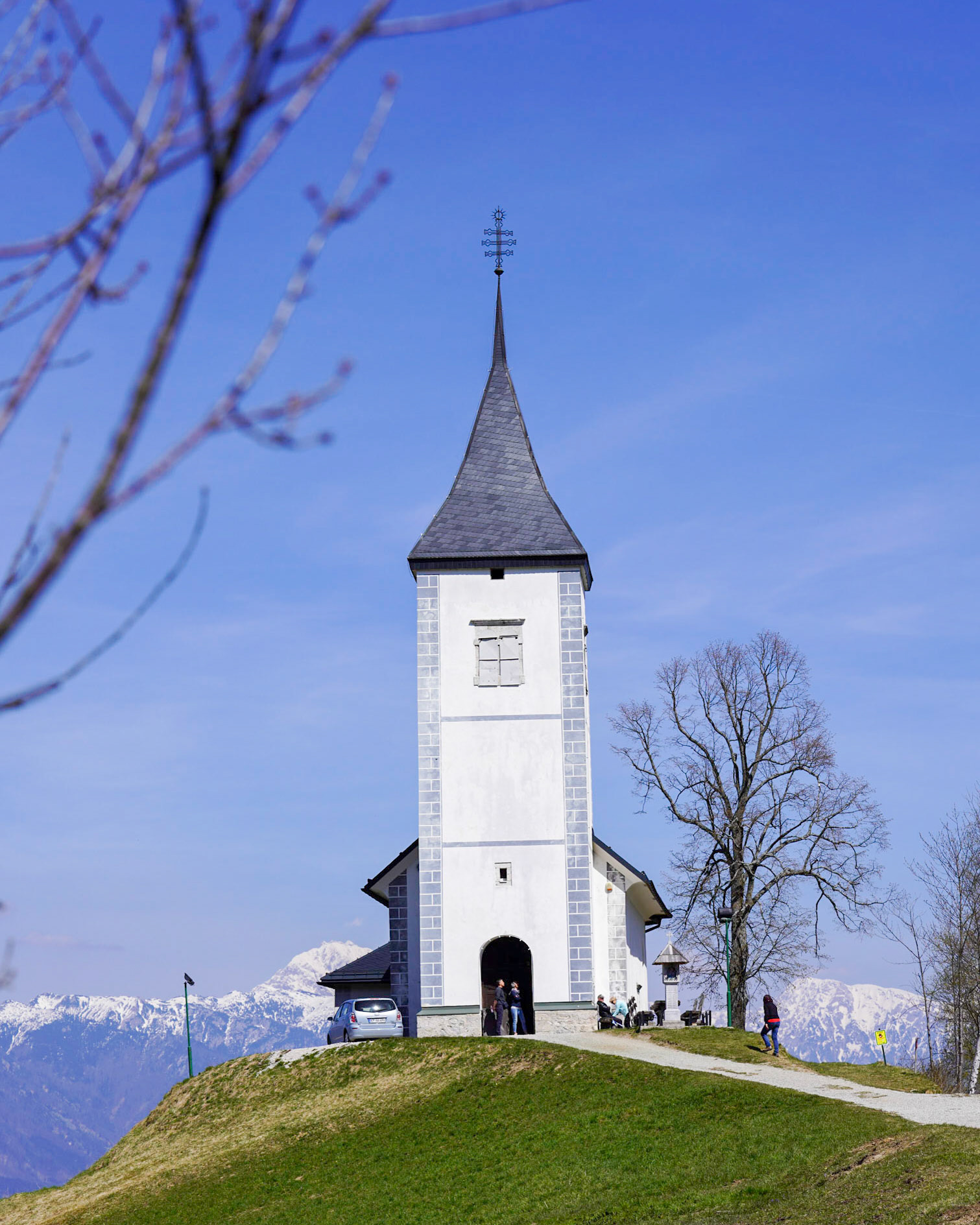 Utrinek iz Jamnika, slika cerkeve sv. Primoža in Felicijana (831m)