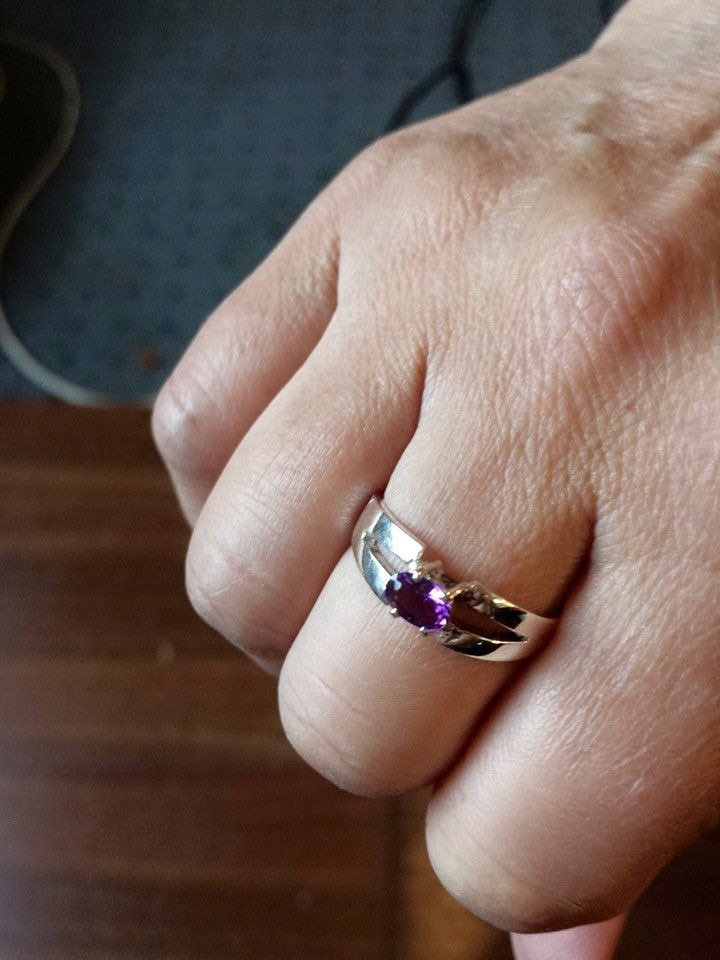 Jewellery; Pronged Ring