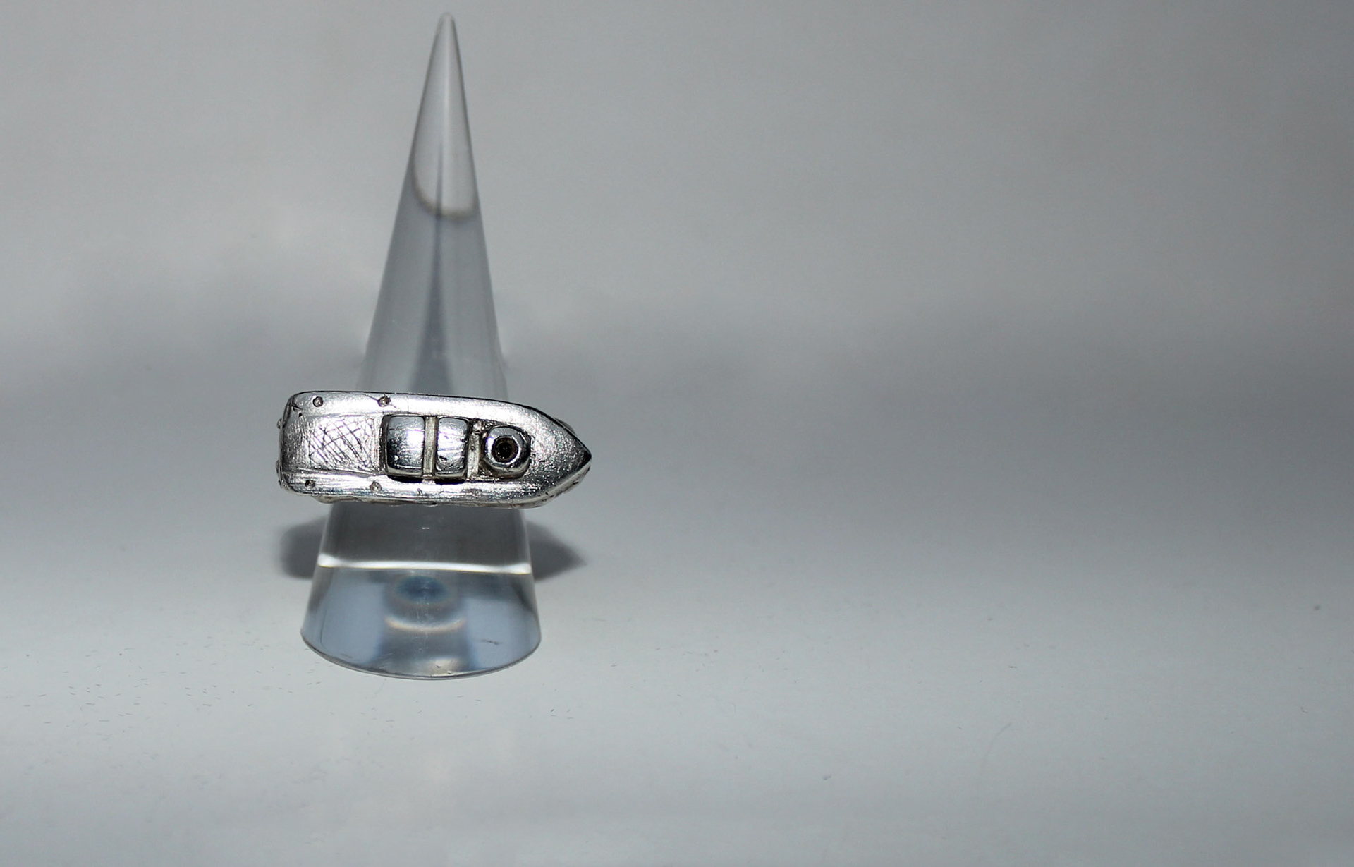 Jewellery; Cast ring - Ship