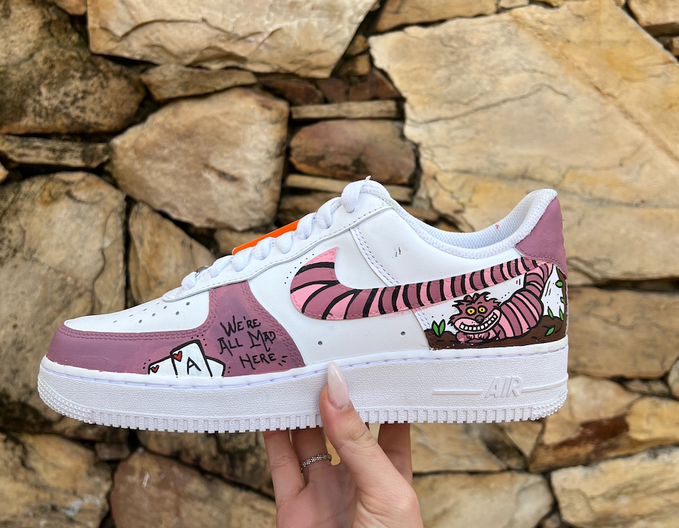 Tênis customizado à mão