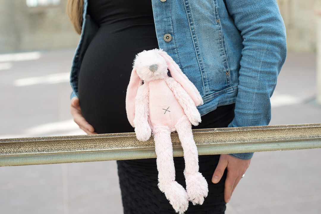 zwangerschaps fotografie in de Broerekerk te Bolsward.