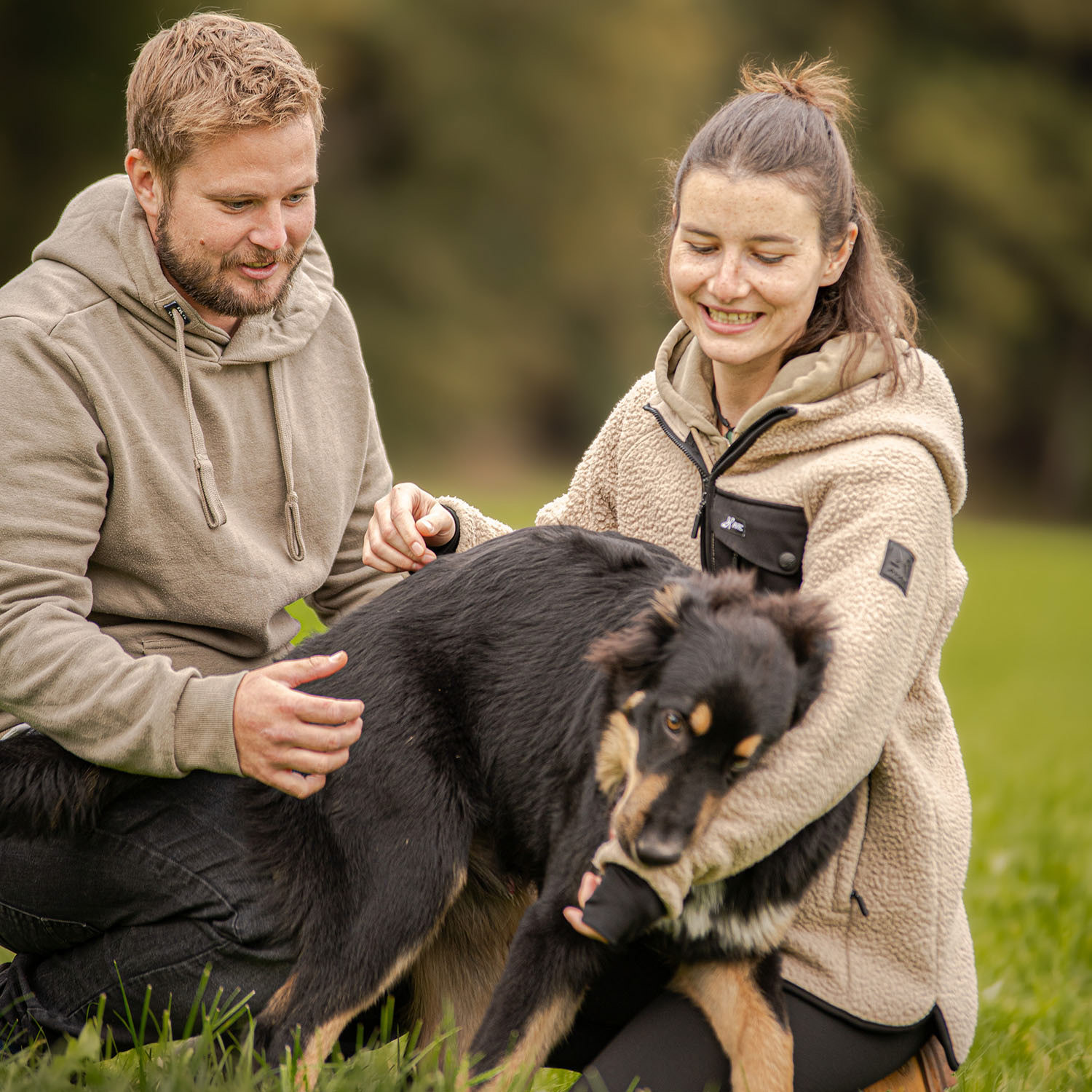 Verliebtes Paar mit Hund in Kempten